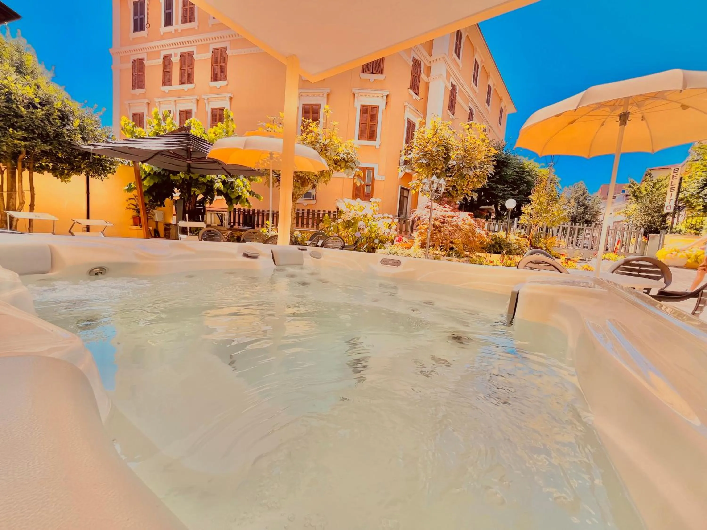 Hot Tub in Hotel Belsito Wellness & Spa