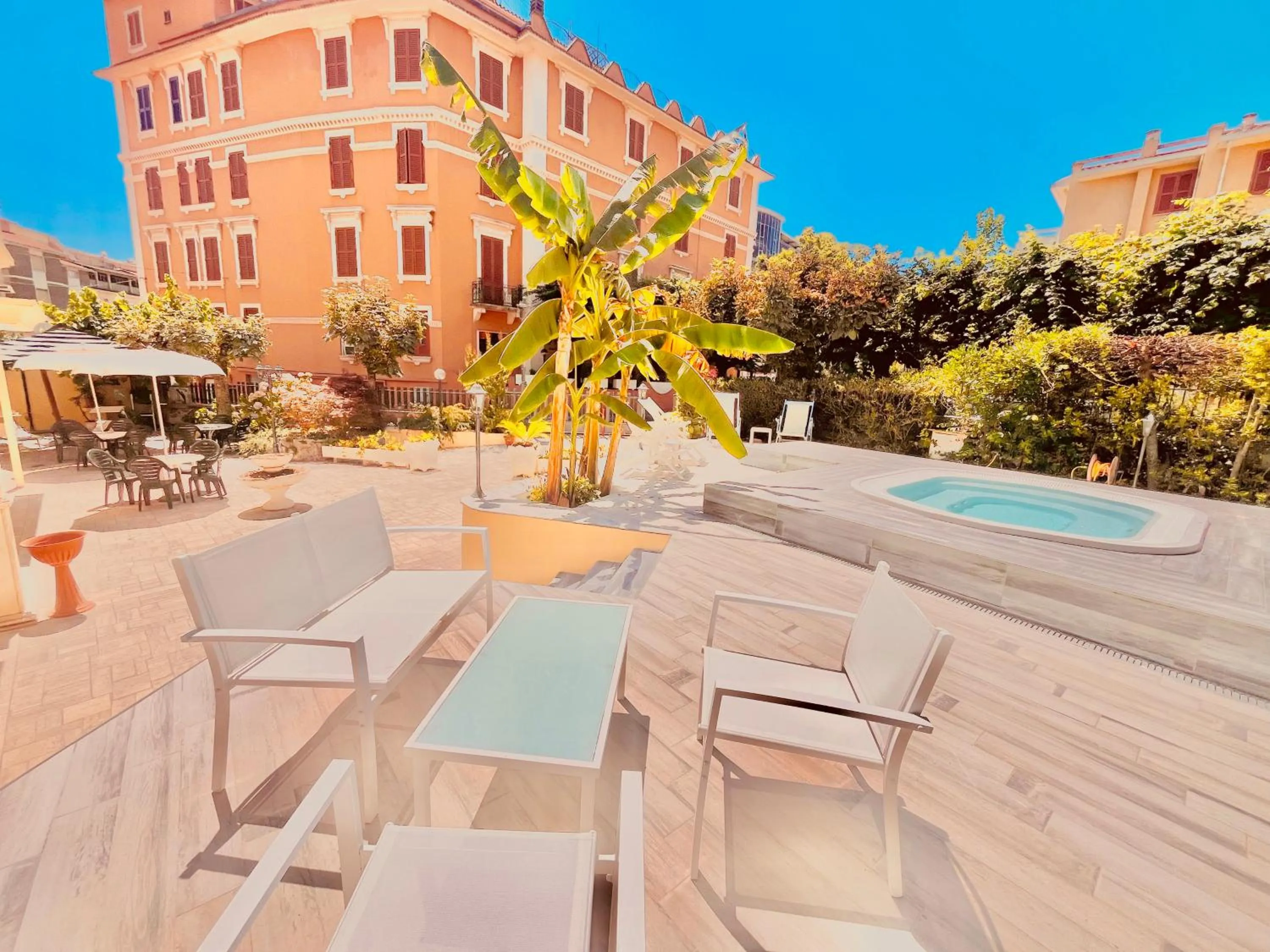 Hot Tub in Hotel Belsito Wellness & Spa