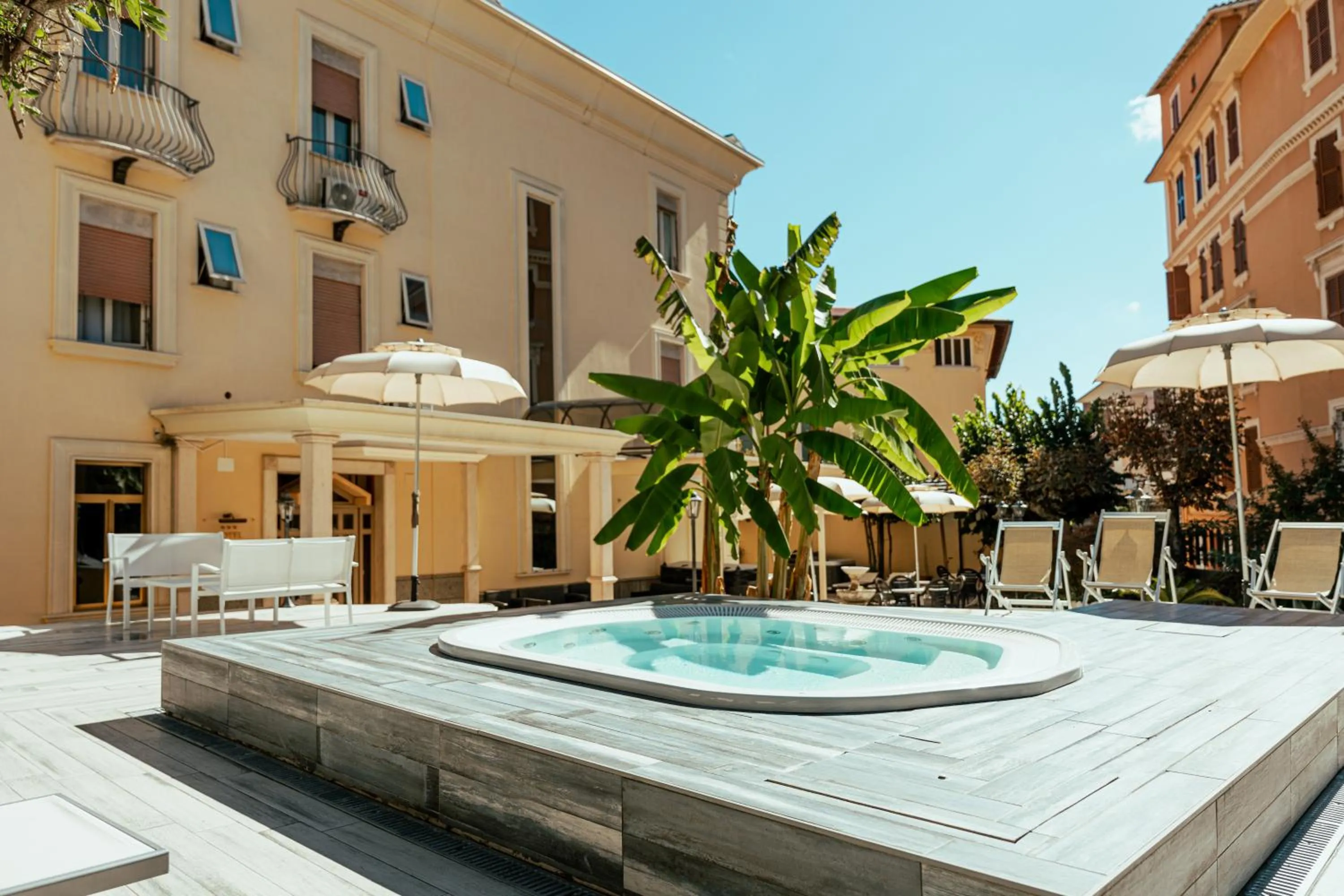 Hot Tub in Hotel Belsito Wellness & Spa