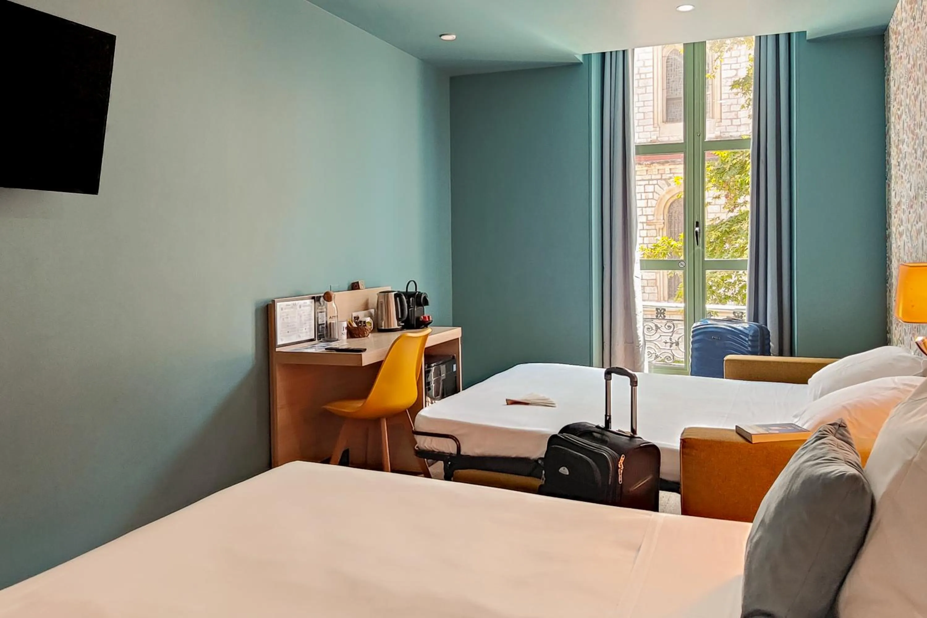 Bed in Hôtel Du Centre, un hôtel AMMI