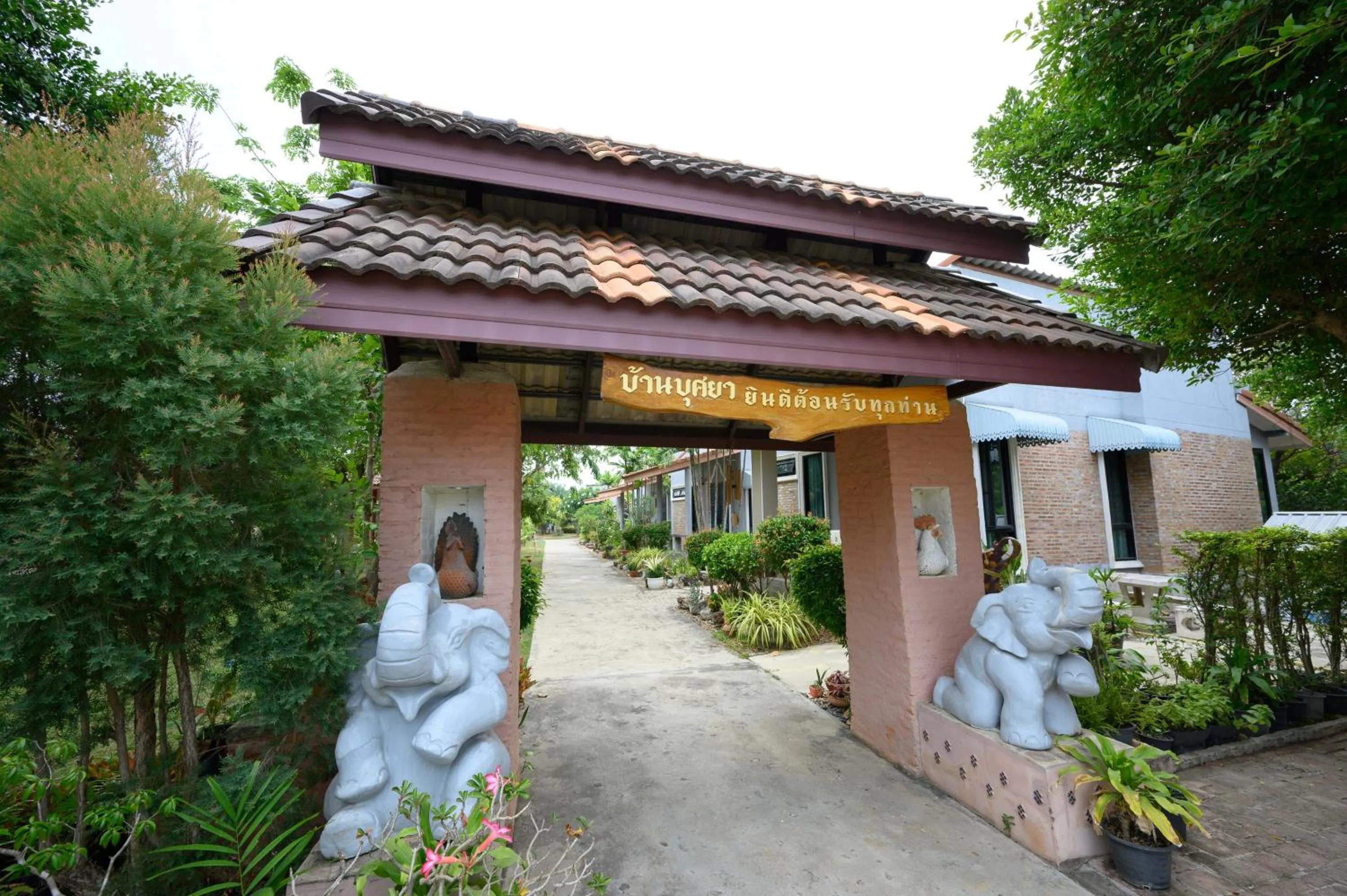 Property building in Busaya Resort & Cuisine