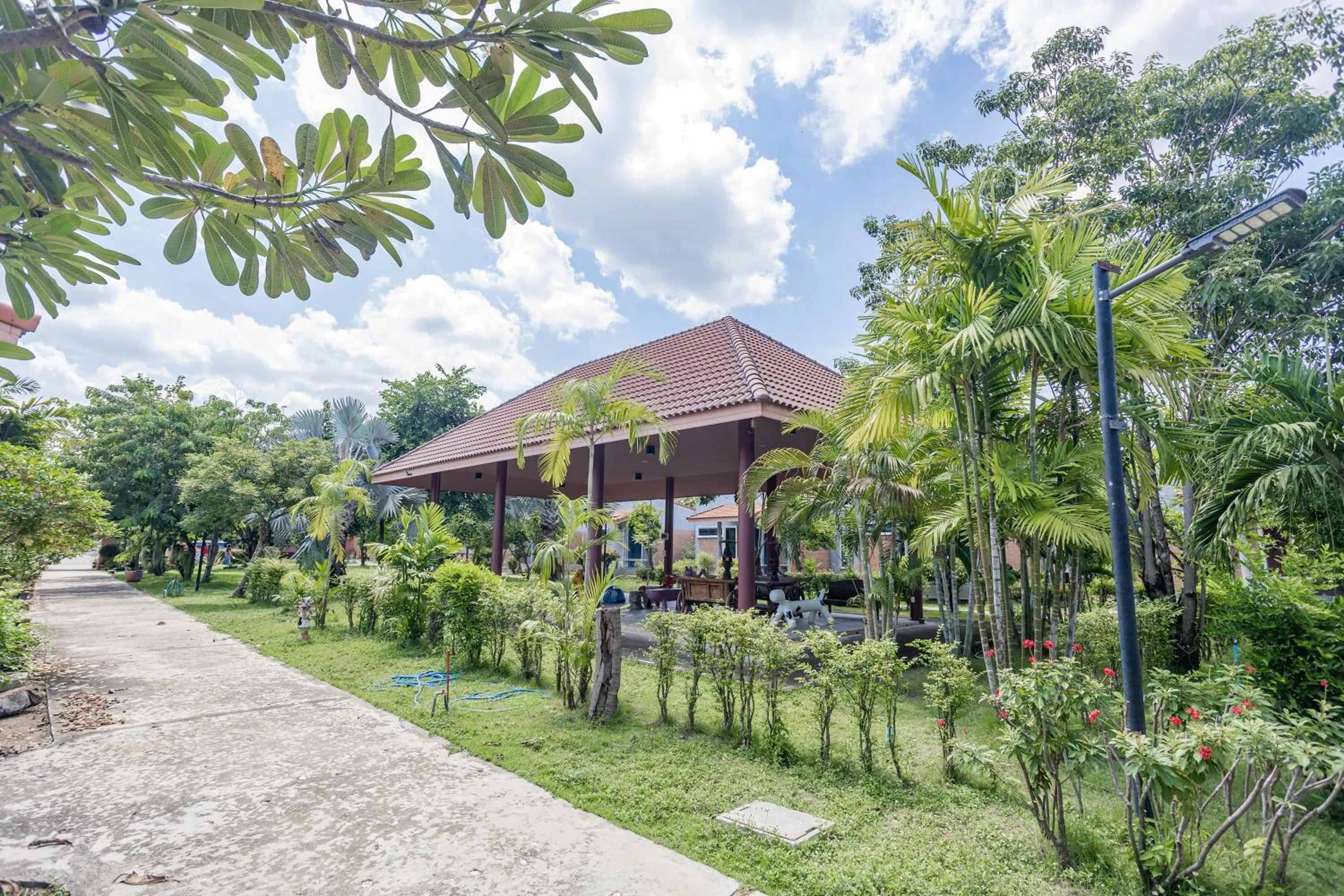 Property building in Busaya Resort & Cuisine