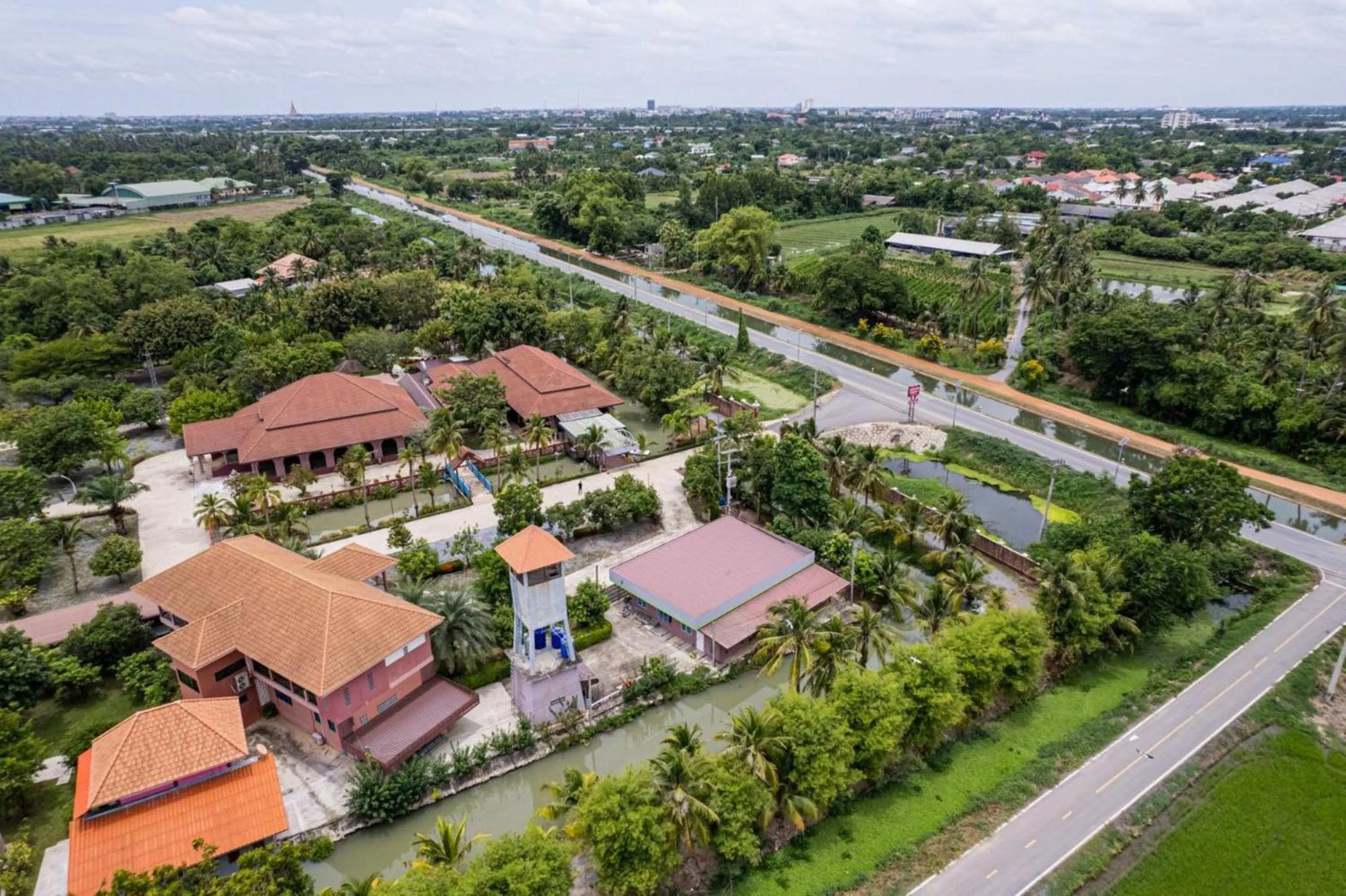 Property building in Busaya Resort & Cuisine