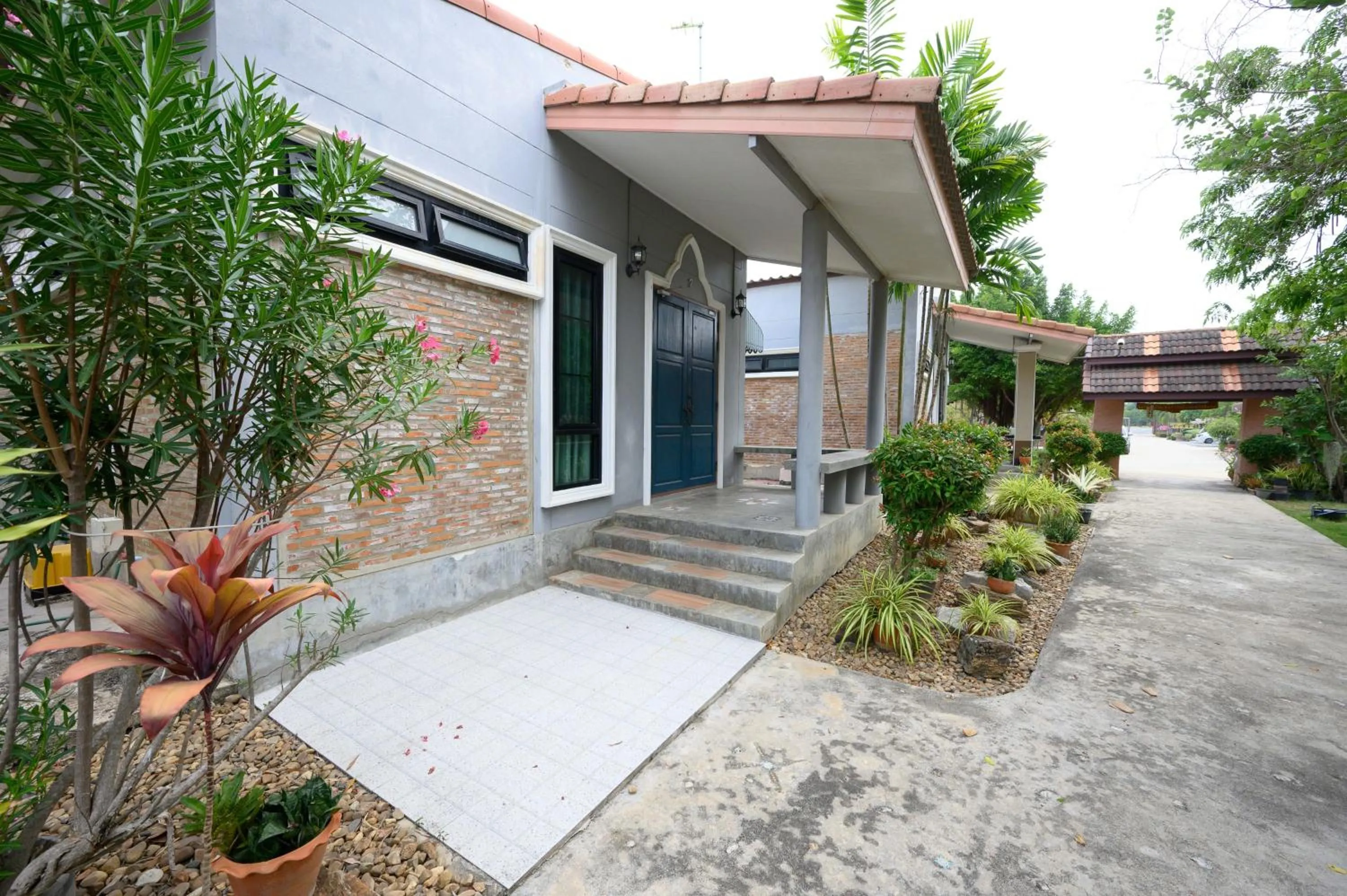 Property building in Busaya Resort & Cuisine