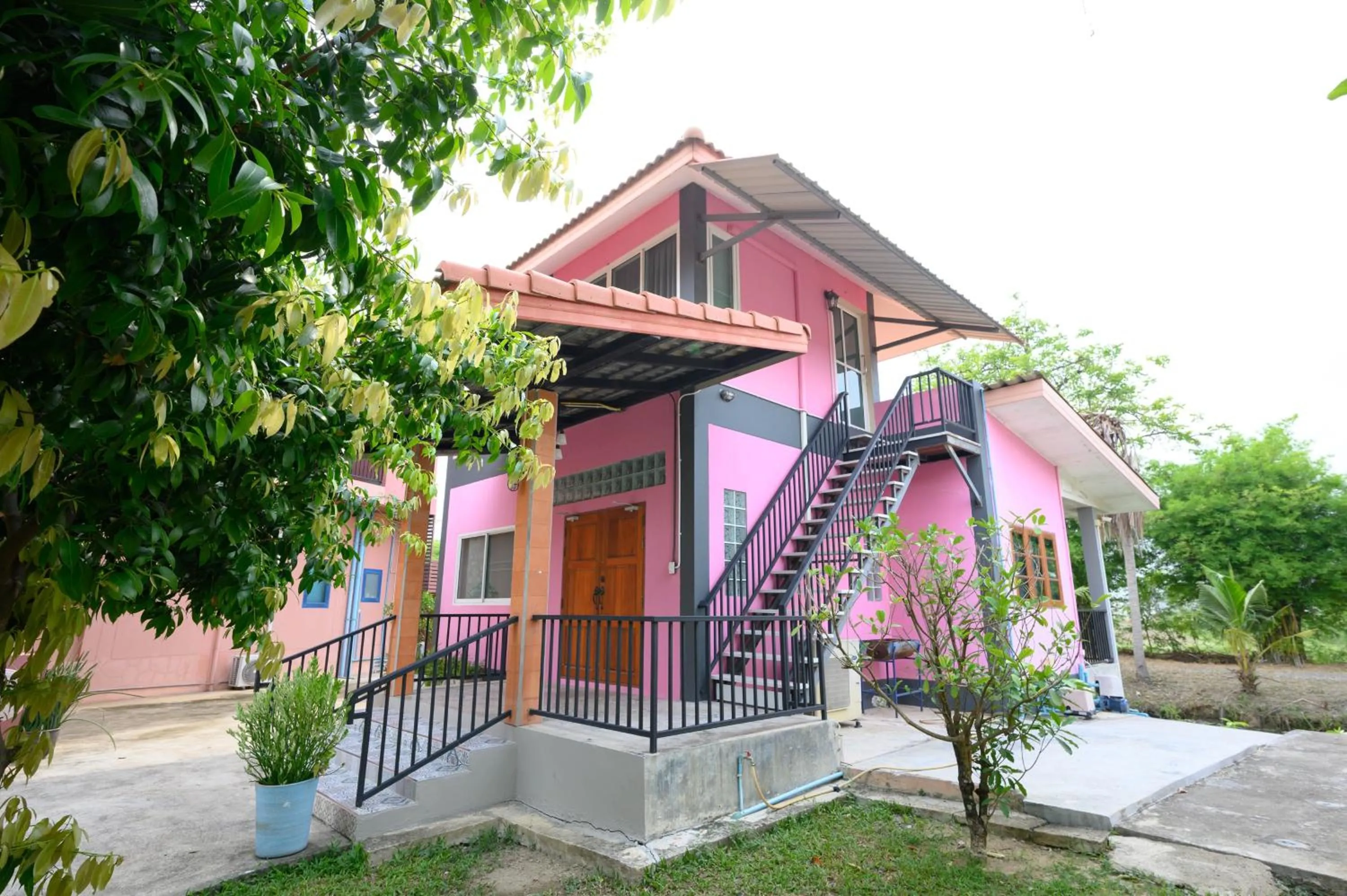 Property building in Busaya Resort & Cuisine