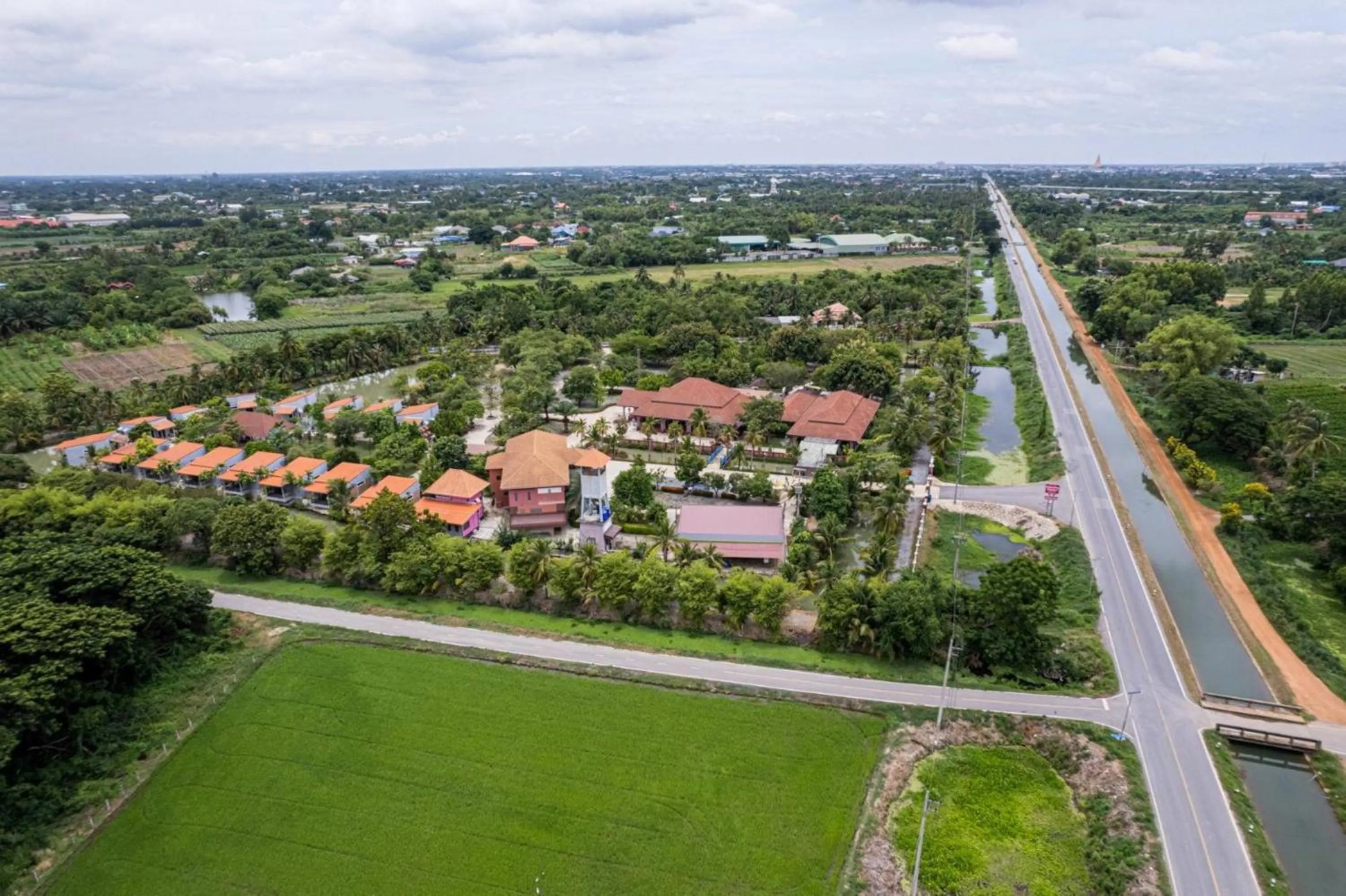 Property building in Busaya Resort & Cuisine