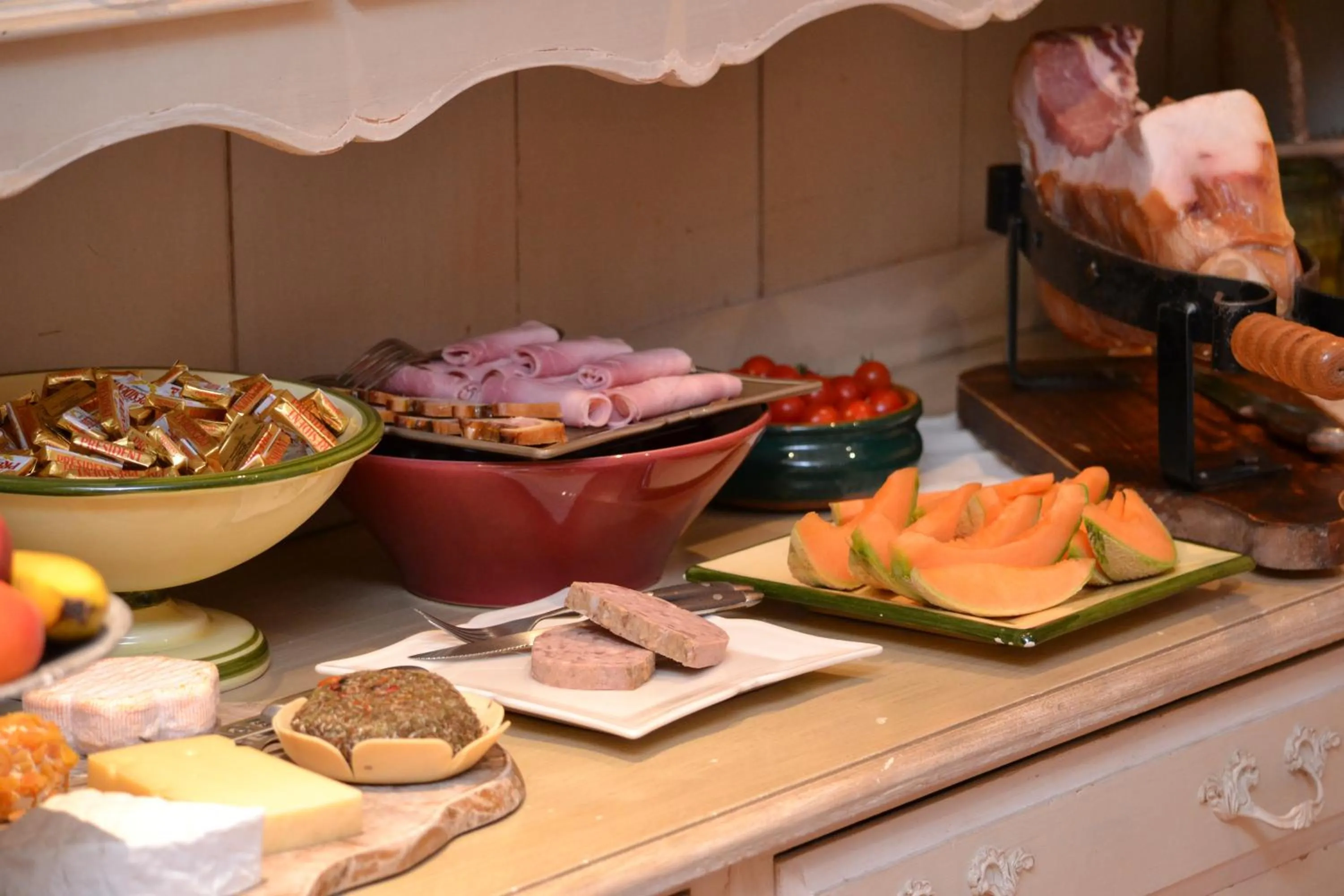 Buffet breakfast in Hotel du Poète