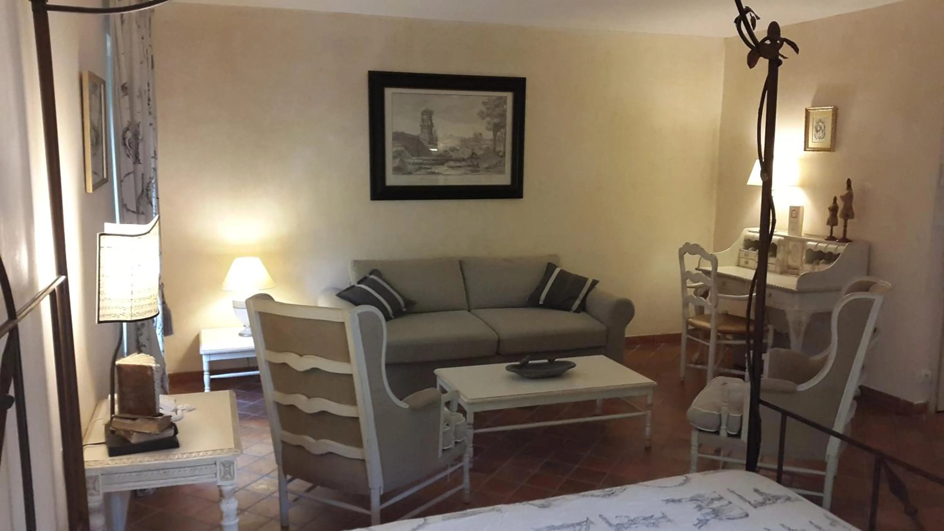 Photo of the whole room in Hotel du Poète