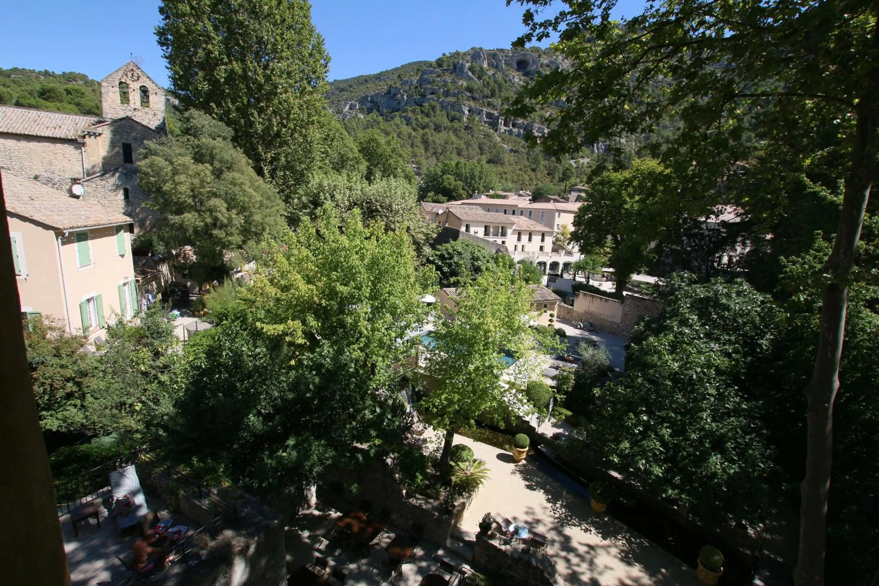 Garden view in Hotel du Poète