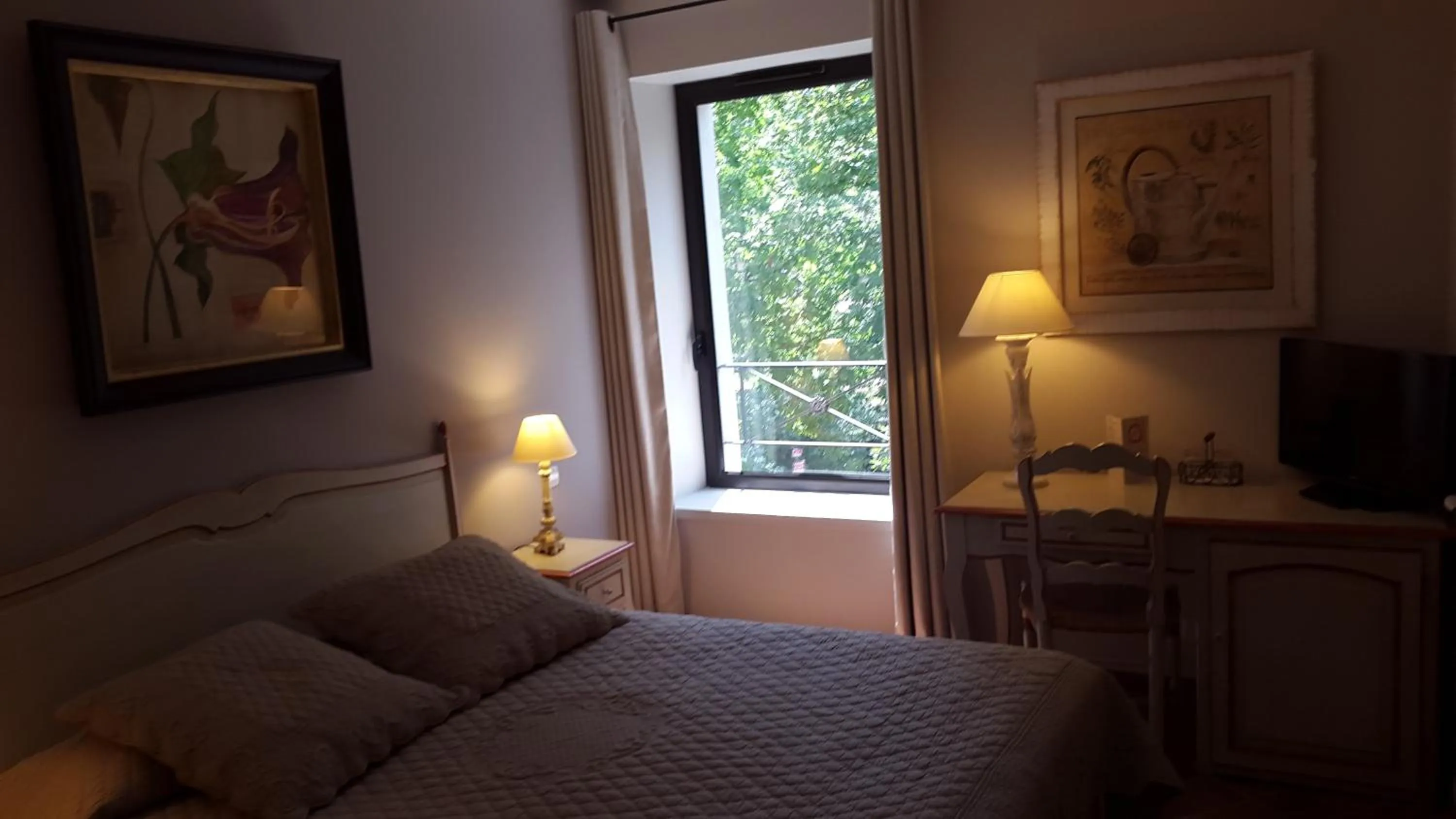 Photo of the whole room, Bed in Hotel du Poète