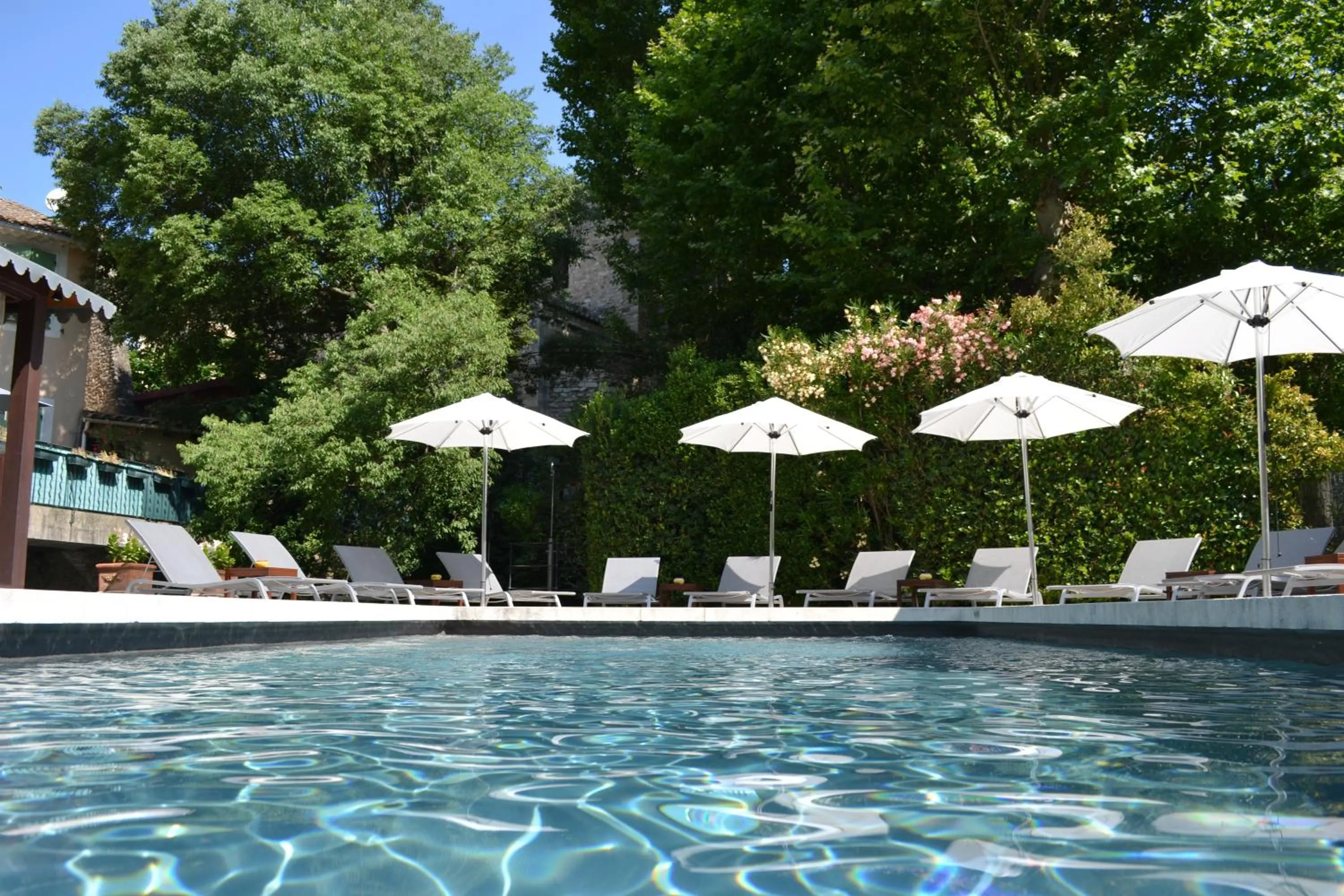 Swimming pool in Hotel du Poète