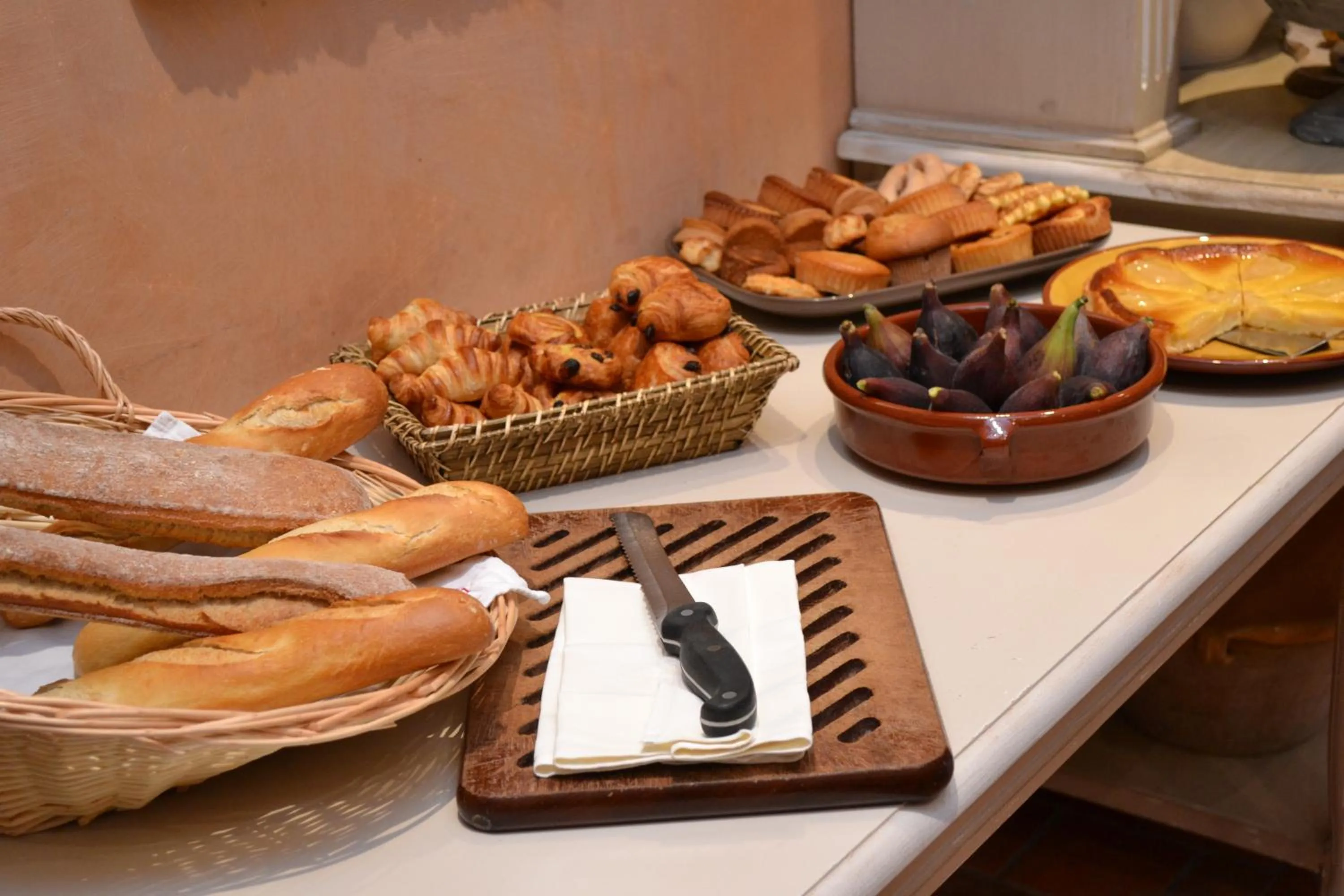 Buffet breakfast in Hotel du Poète