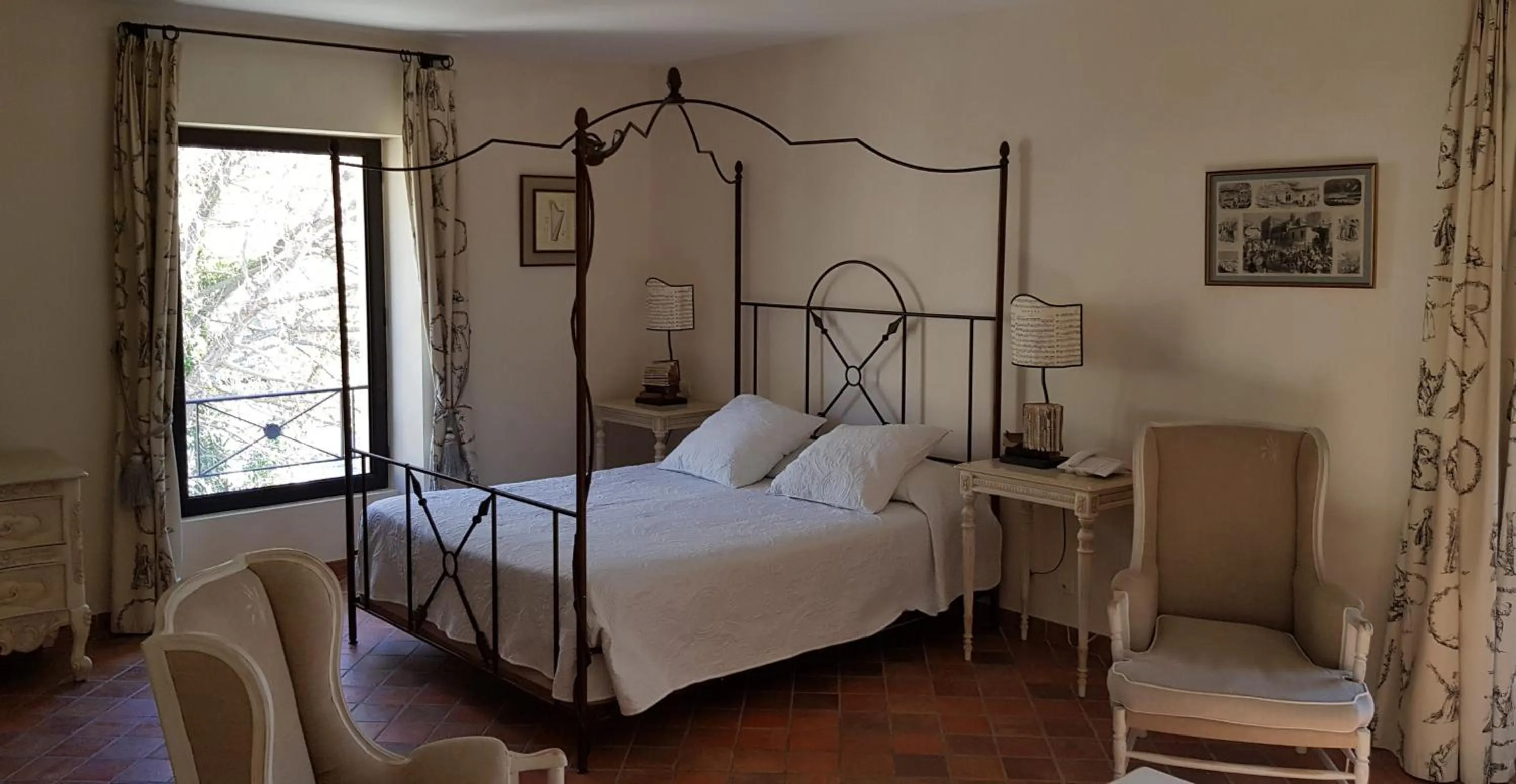 Photo of the whole room, Bed in Hotel du Poète