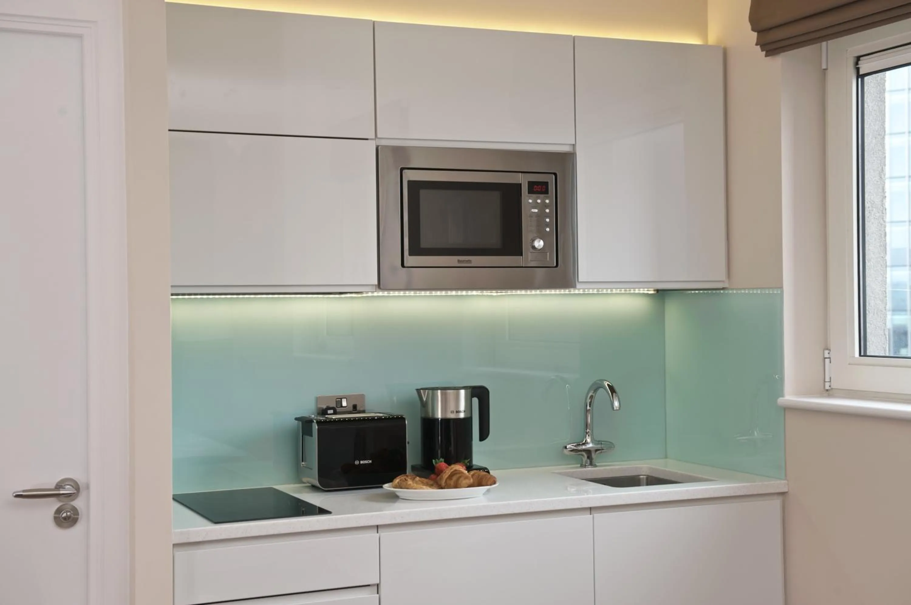 Kitchen or kitchenette in Fraser Place Canary Wharf