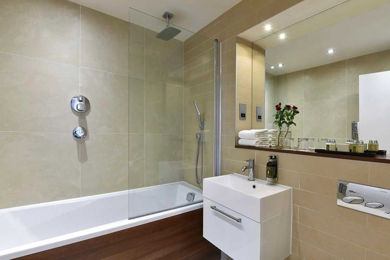 Bathroom in Fraser Place Canary Wharf