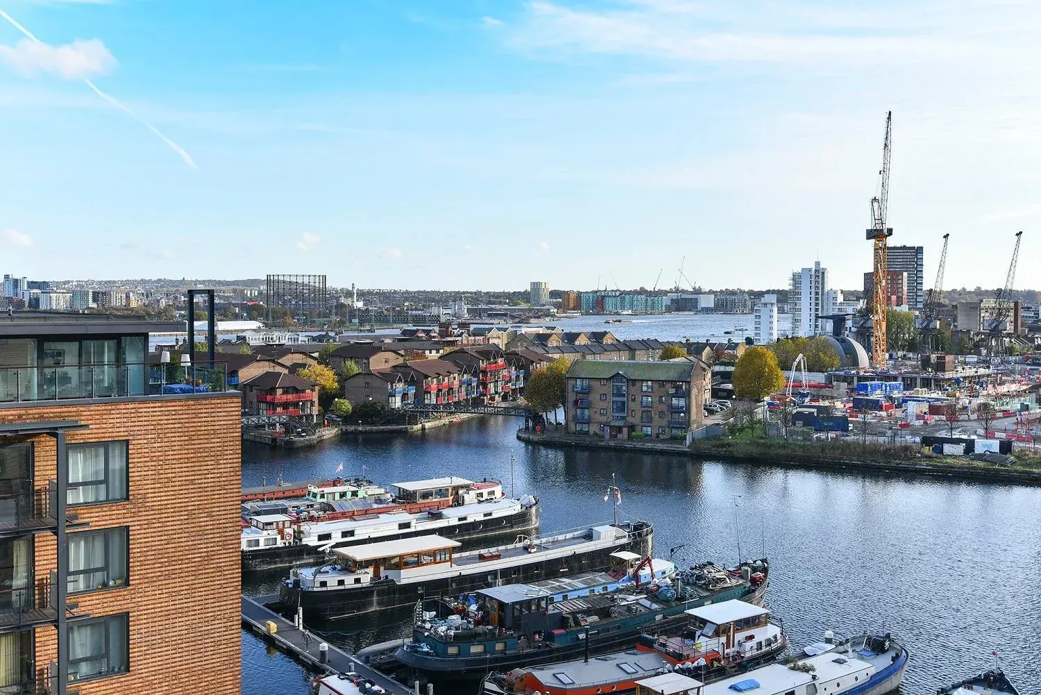 River view in Fraser Place Canary Wharf River view in Fraser Place Canary Wharf
