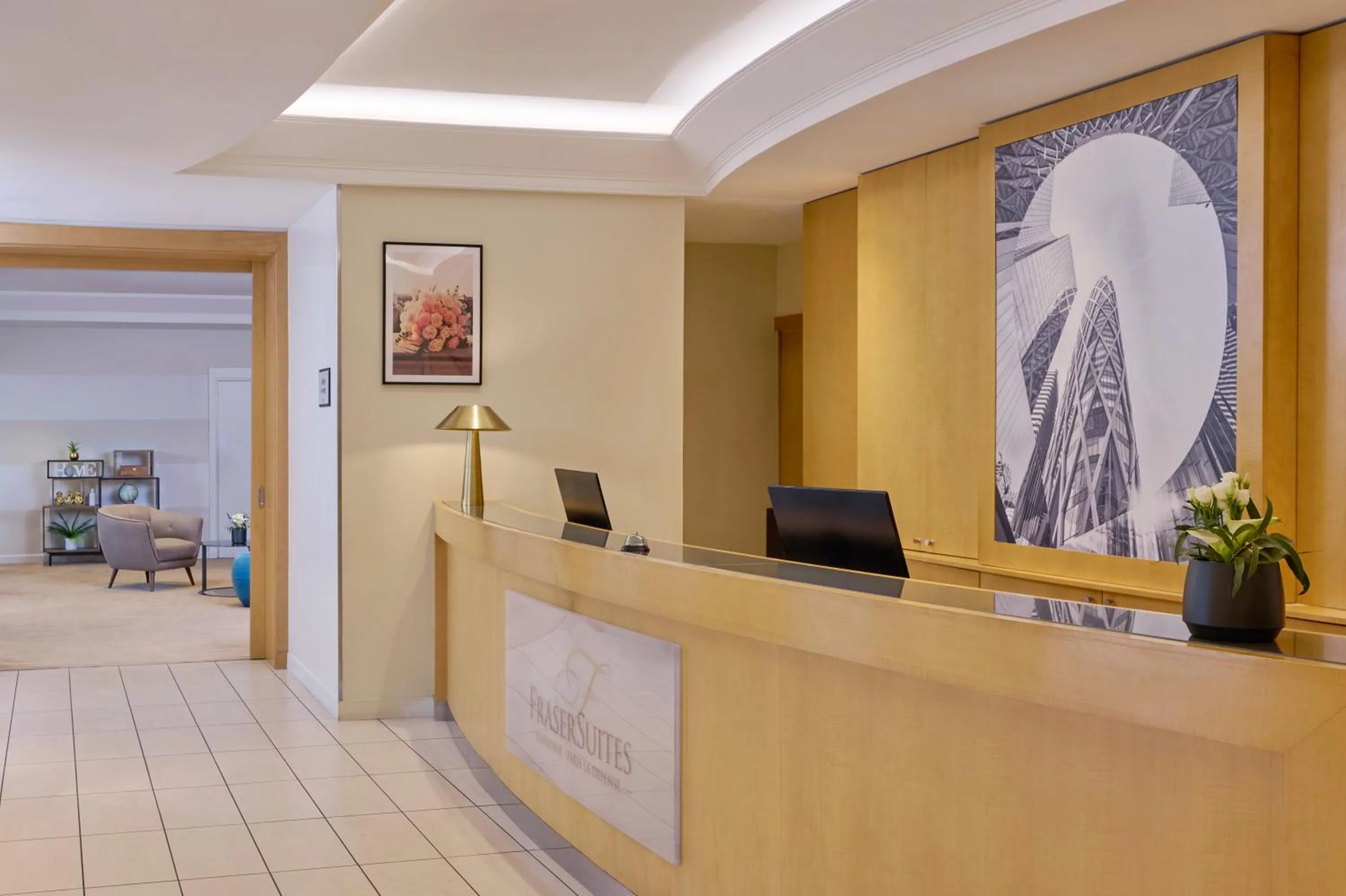 Lobby or reception in Fraser Suites Paris La Défense