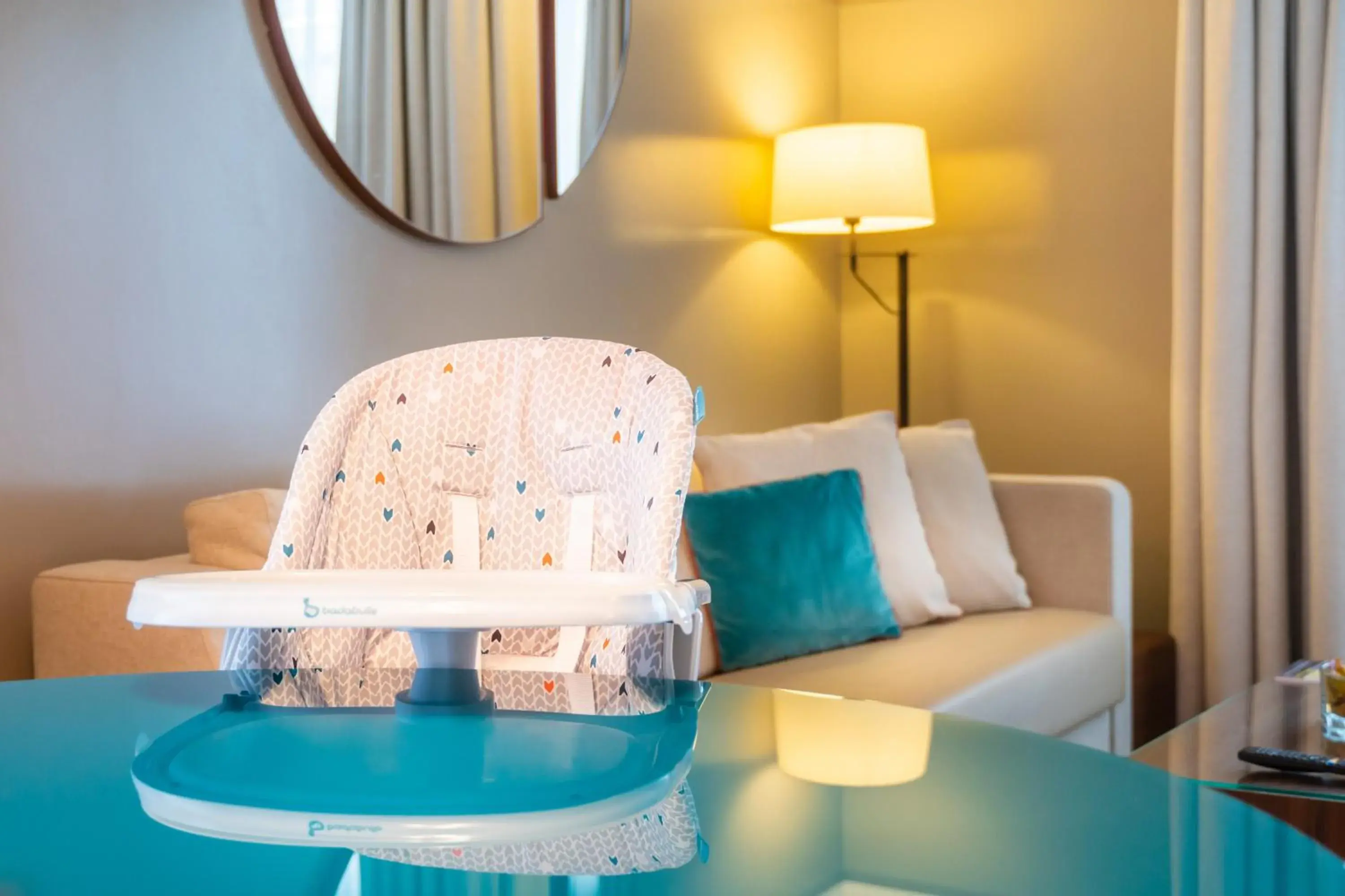 young children, Bed in Fraser Suites Paris La Défense young children, Bed in Fraser Suites Paris La Défense