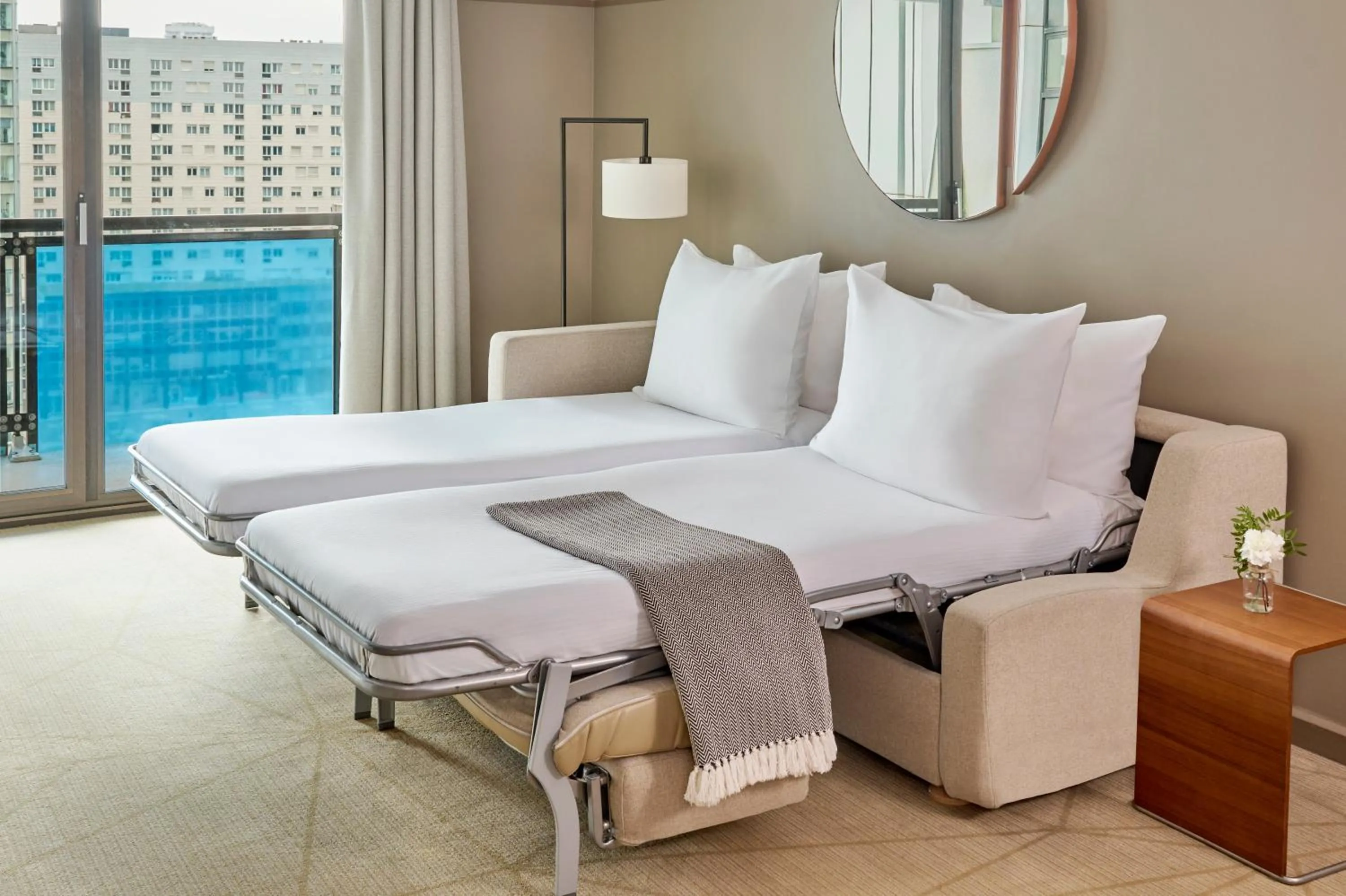 Bed in Fraser Suites Paris La Défense