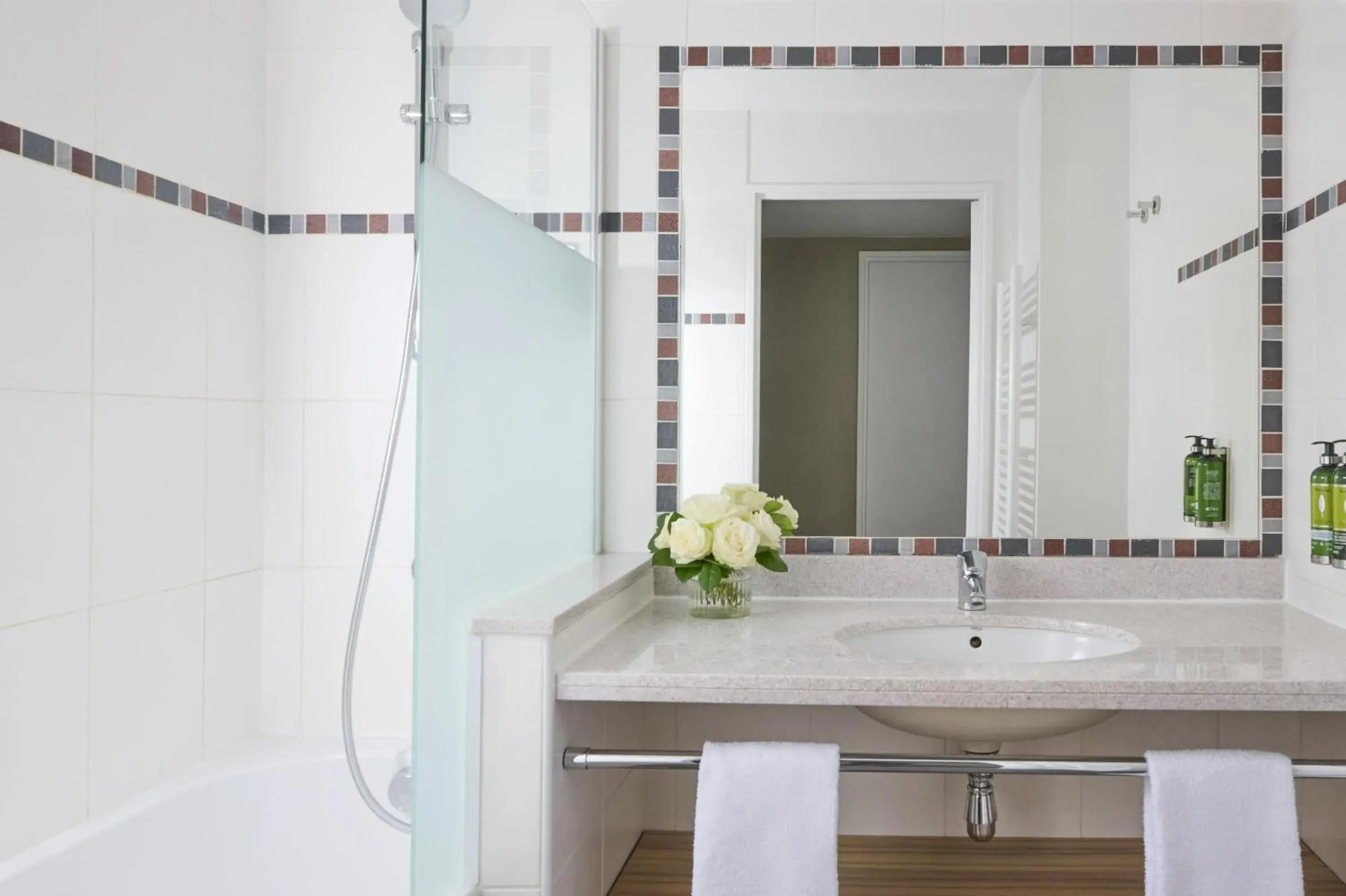 One-Bedroom Deluxe Apartment - 40m2 (4 adults) in Fraser Suites Paris La Défense One-Bedroom Deluxe Apartment - 40m2 (4 adults) in Fraser Suites Paris La Défense