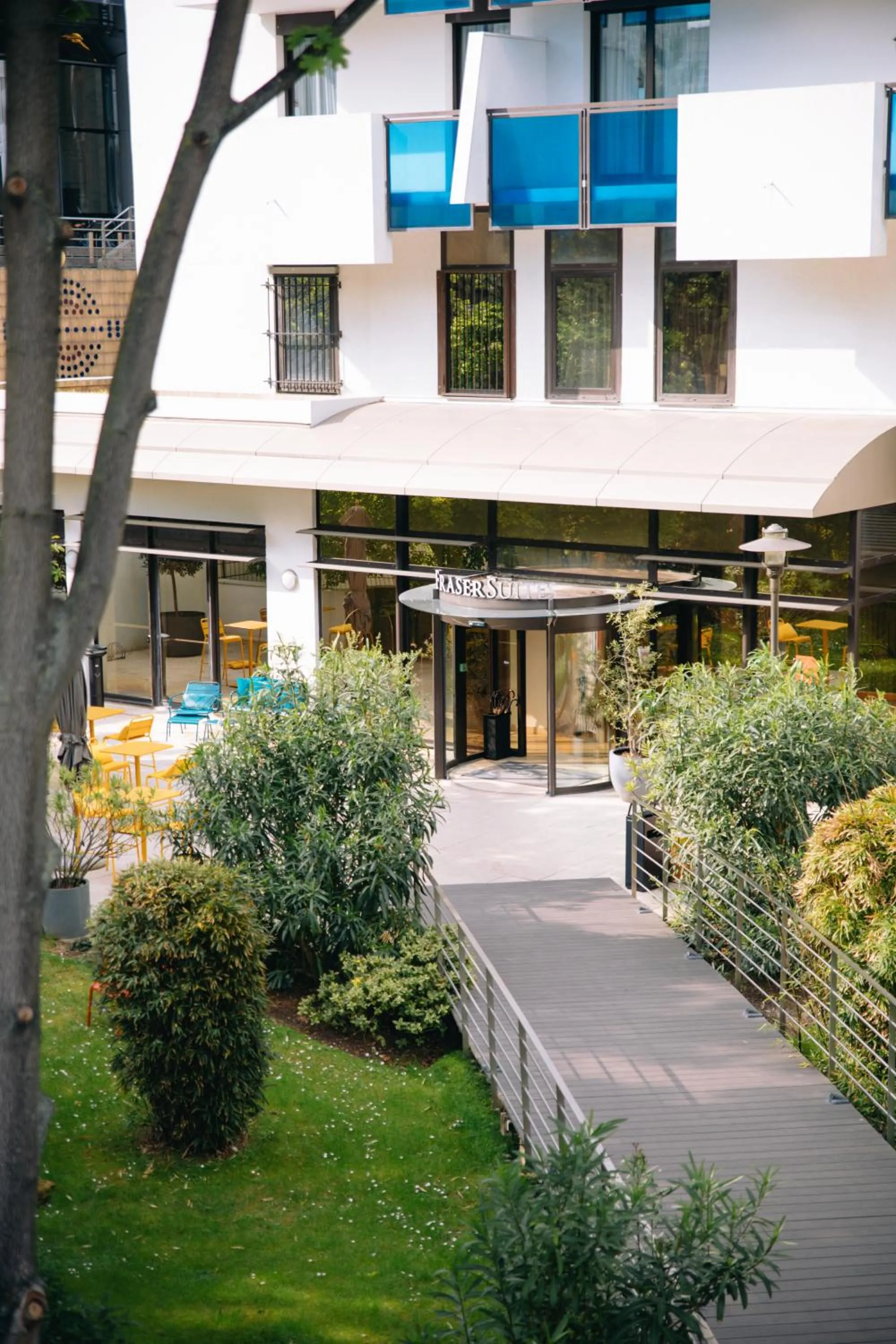 Facade/entrance in Fraser Suites Paris La Défense