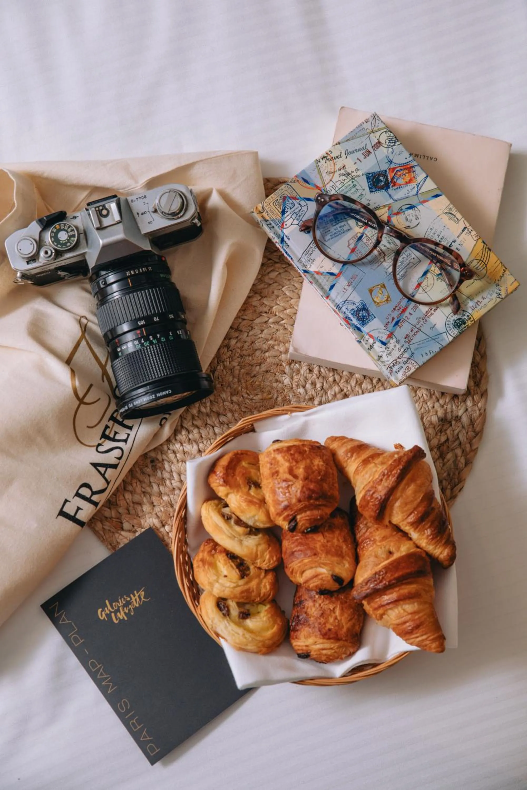 concierge in Fraser Suites Paris La Défense