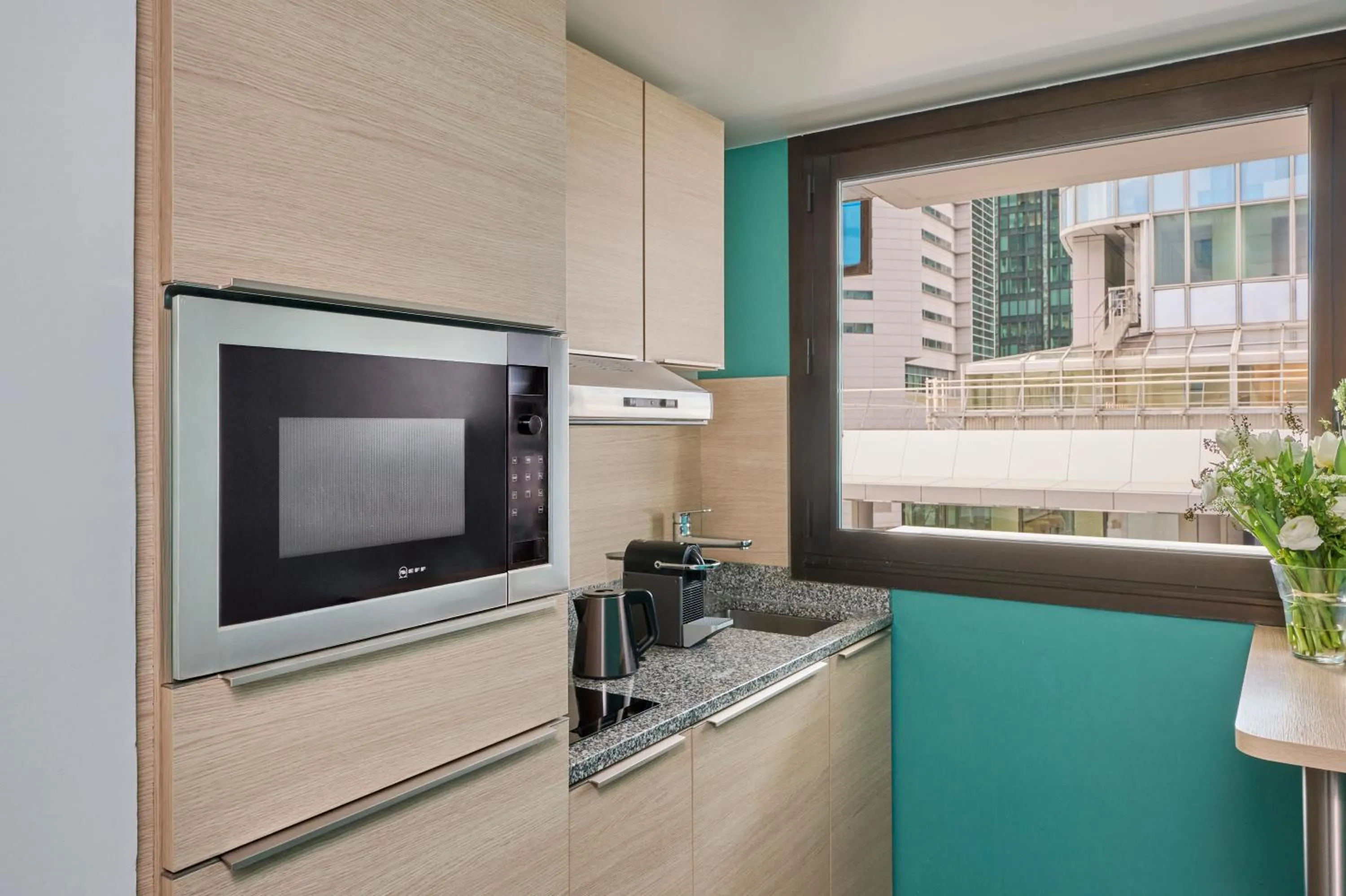 Coffee/tea facilities in Fraser Suites Paris La Défense