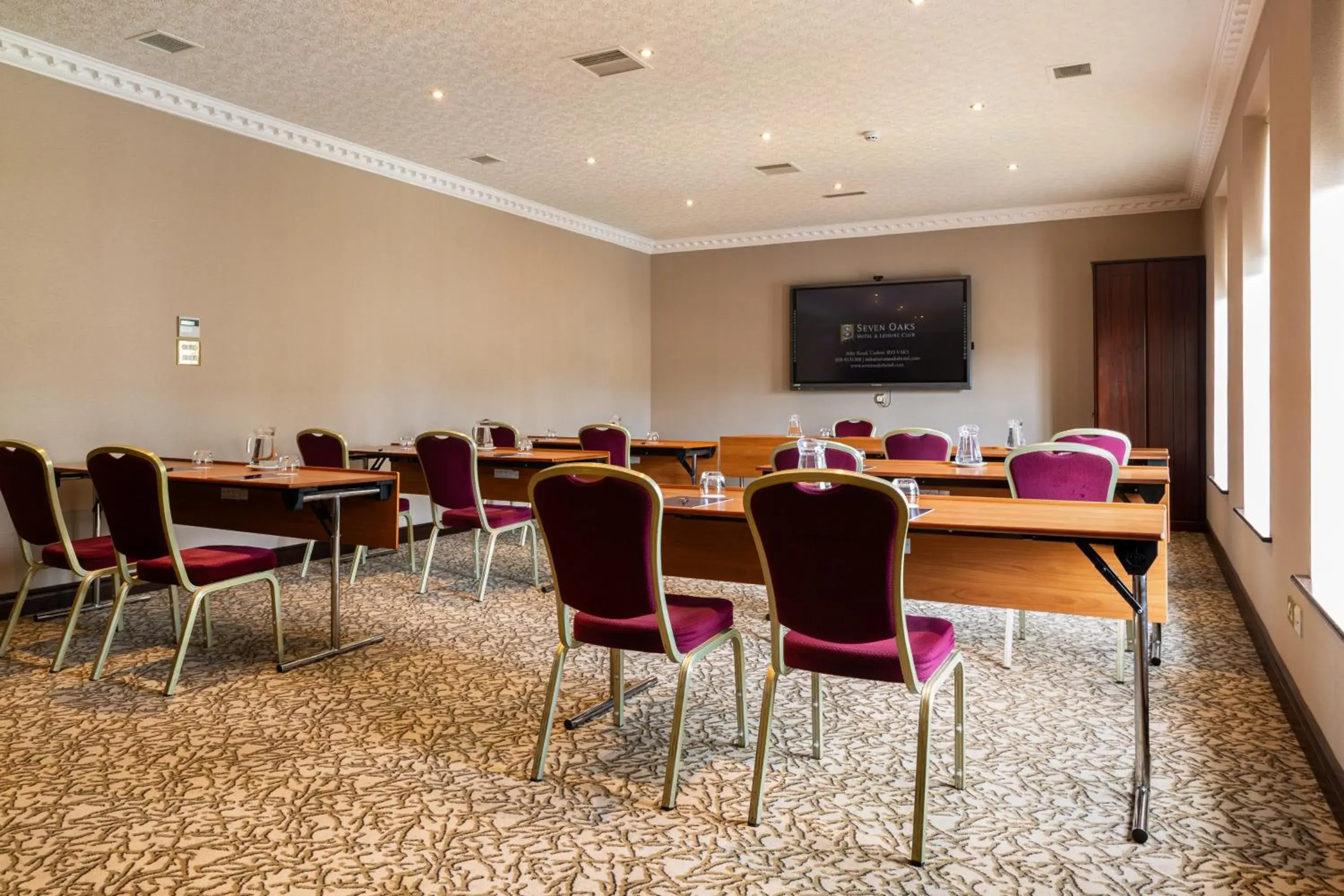 Property building in Seven Oaks Hotel Property building in Seven Oaks Hotel