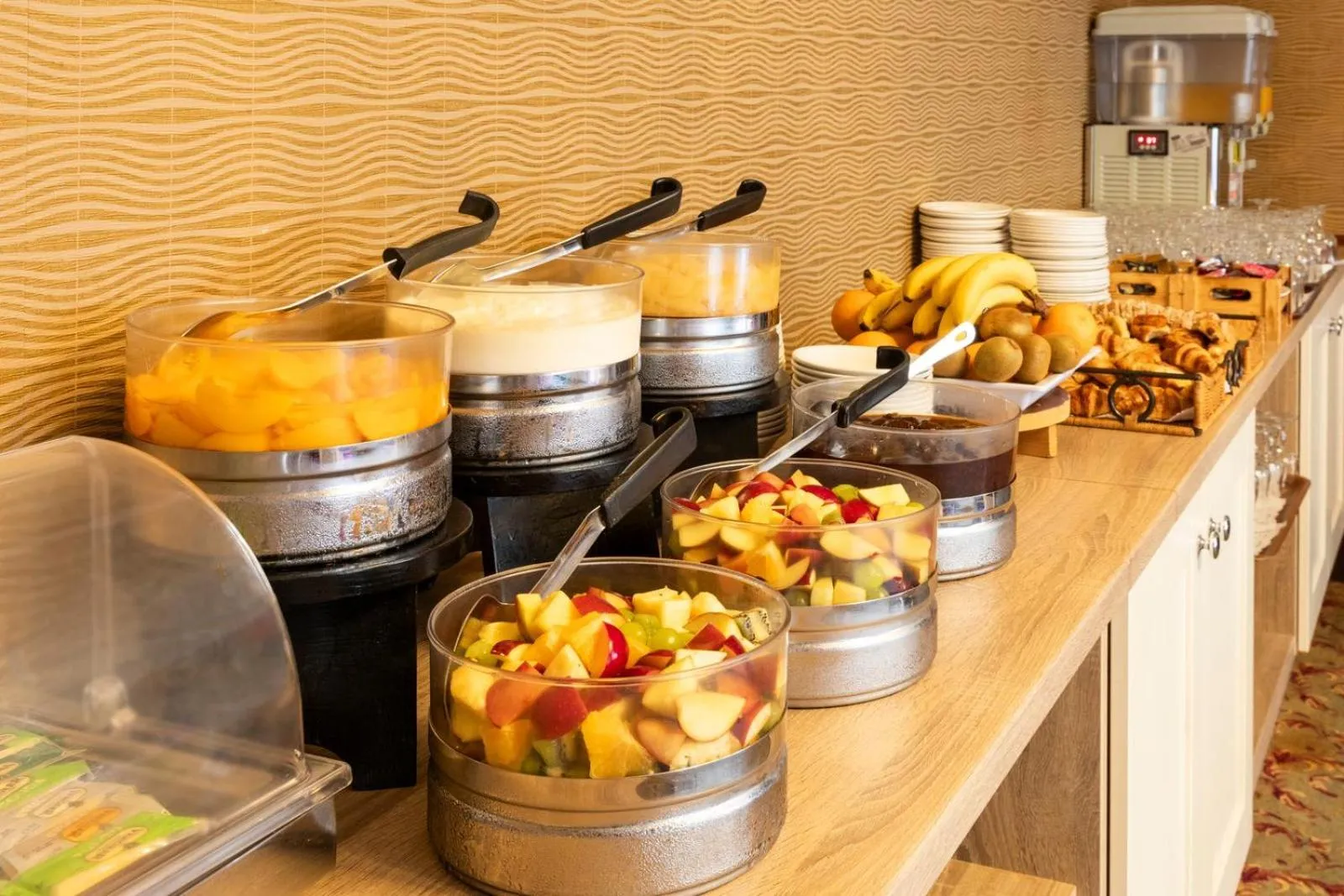 Breakfast in Seven Oaks Hotel