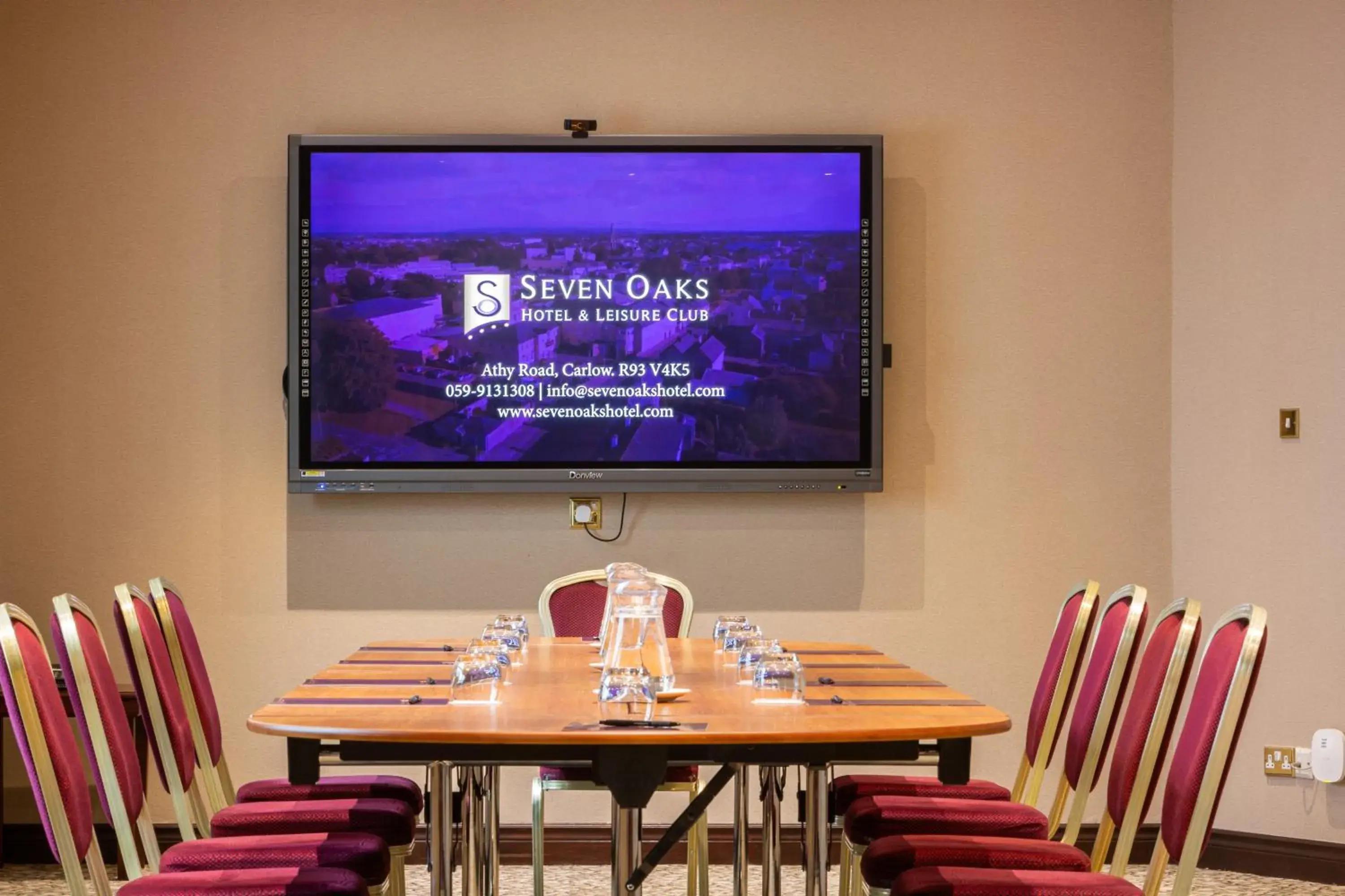 Property building in Seven Oaks Hotel Property building in Seven Oaks Hotel