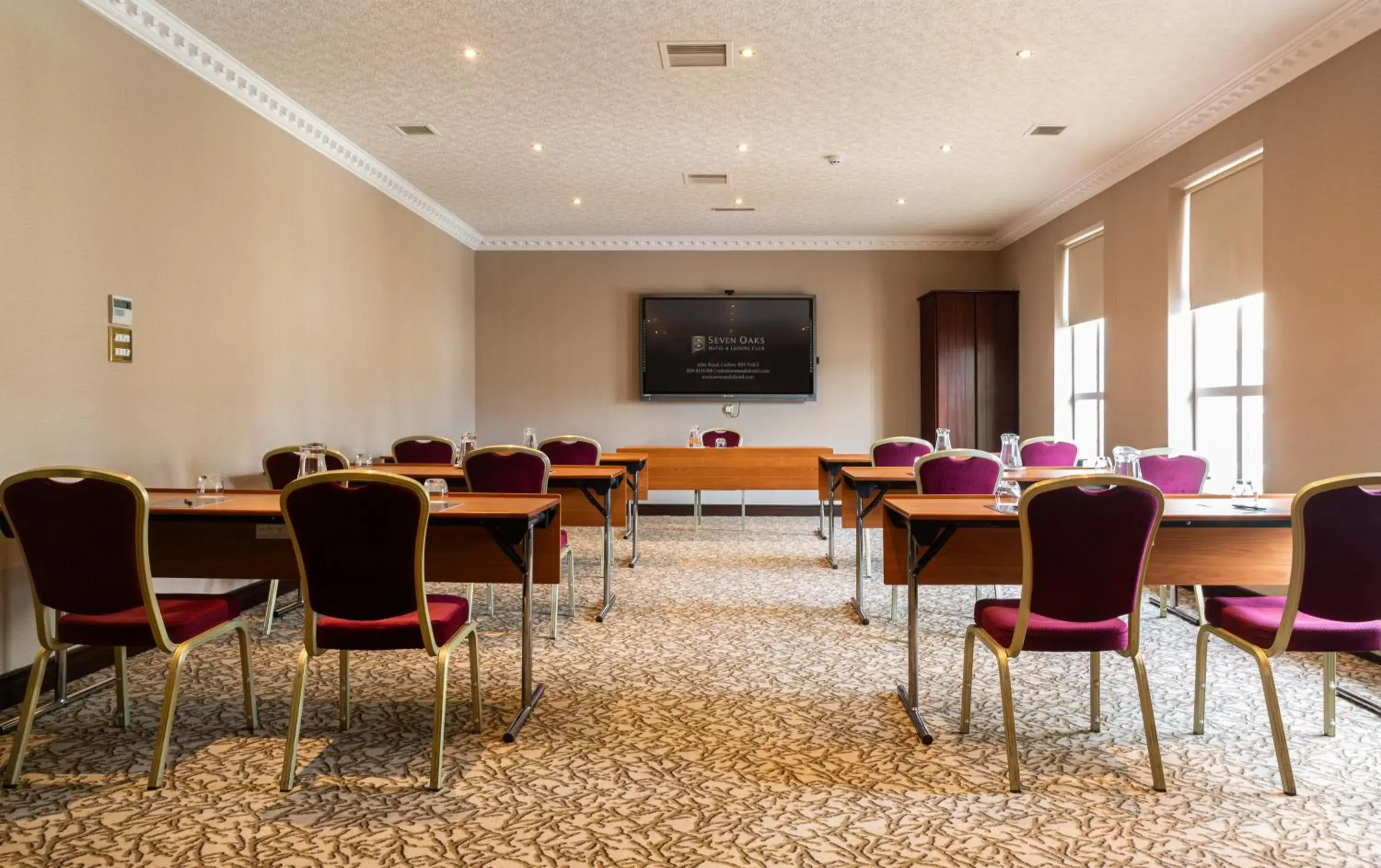 Property building in Seven Oaks Hotel Property building in Seven Oaks Hotel