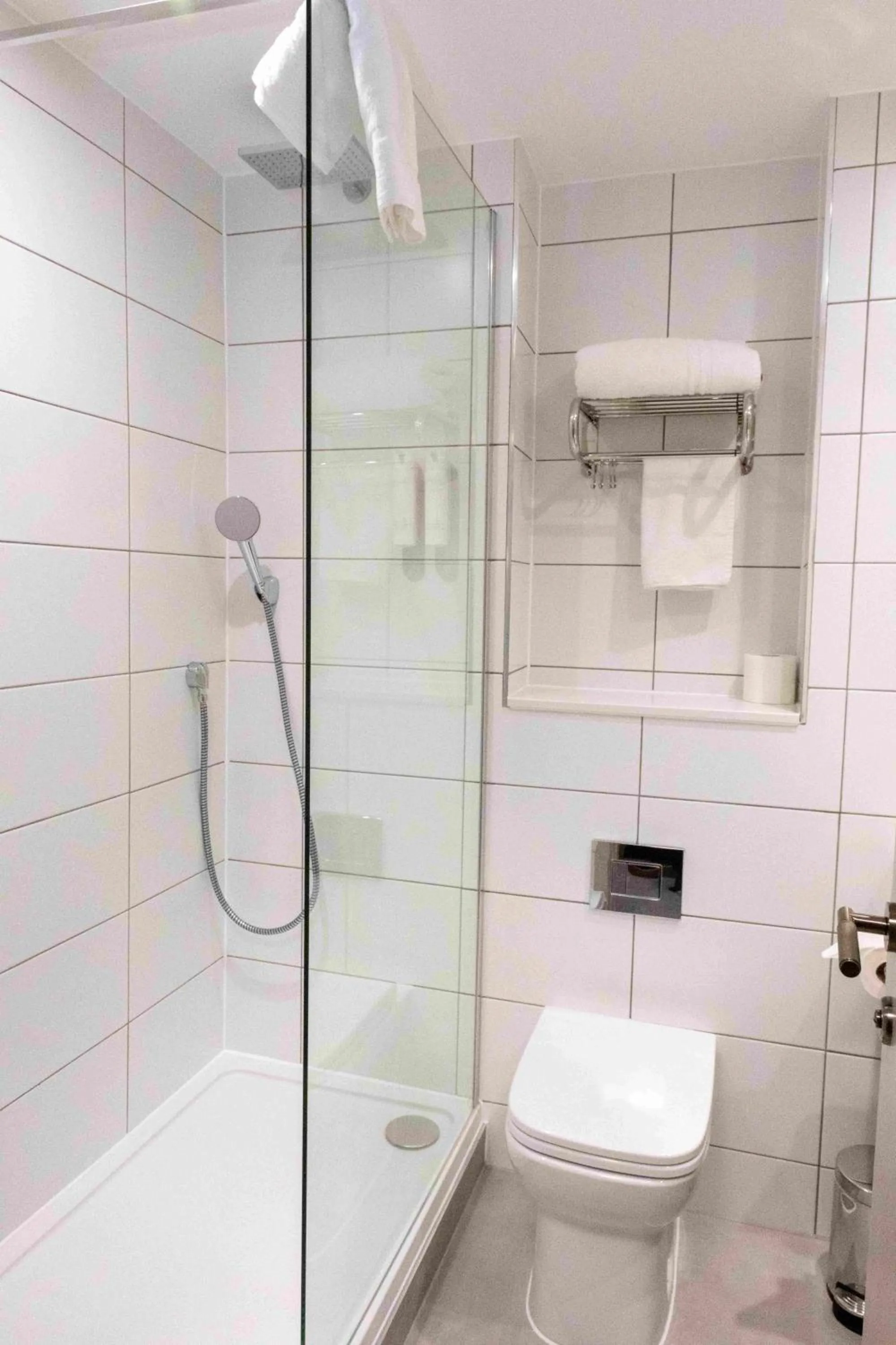 Bathroom in Cedar Court Hotel Huddersfield