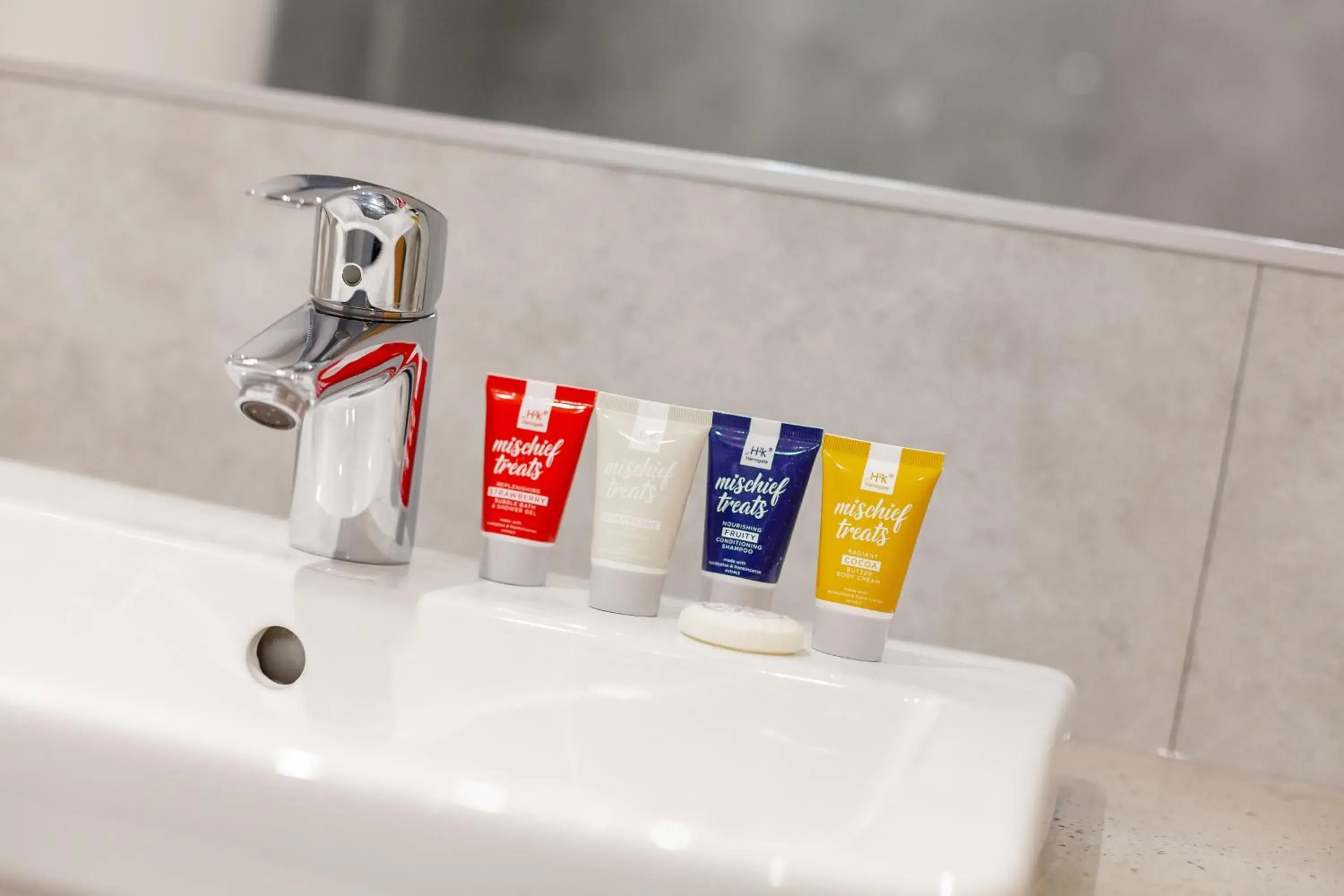 Bathroom in Cedar Court Hotel Huddersfield Bathroom in Cedar Court Hotel Huddersfield