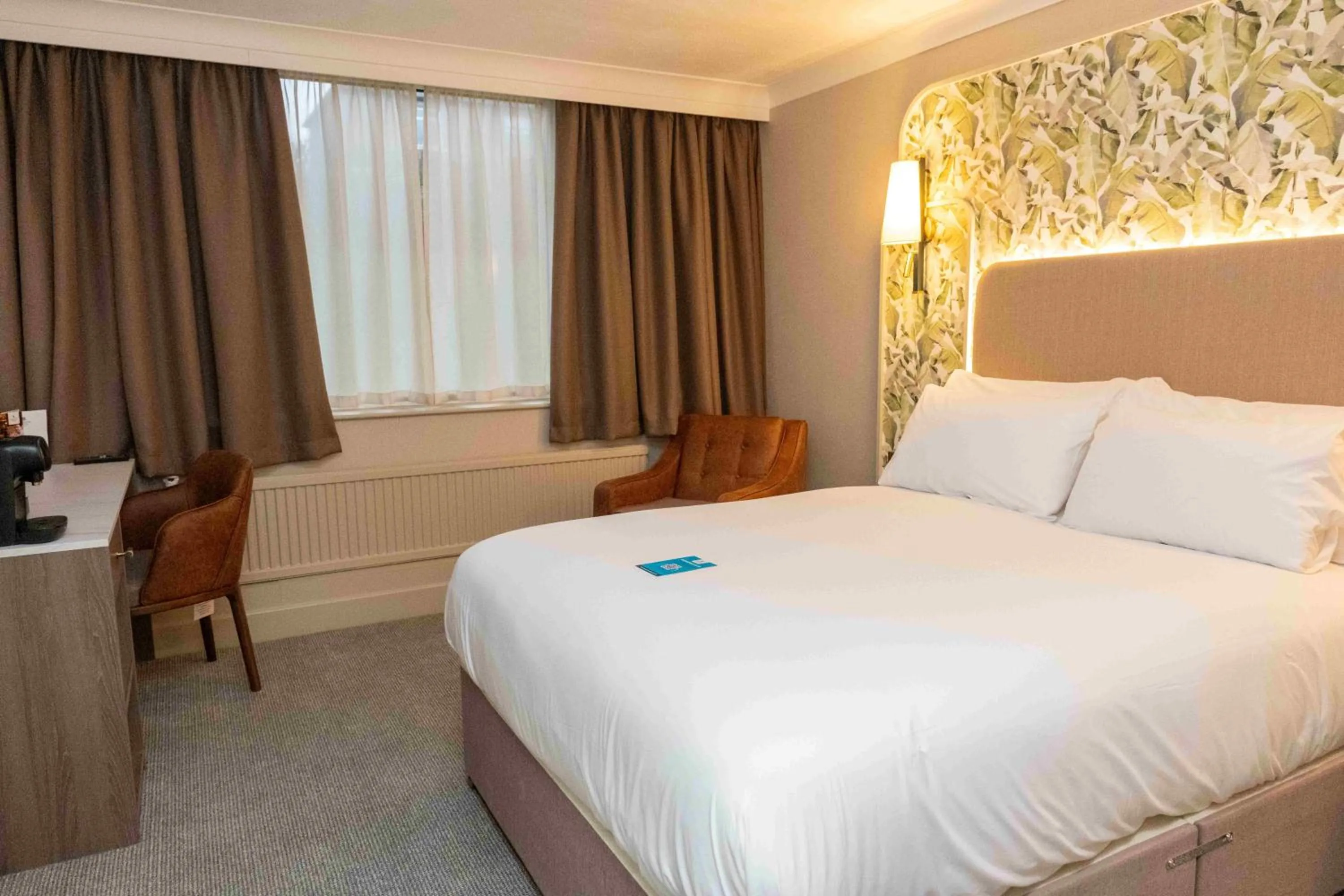 Bedroom, Bed in Cedar Court Hotel Huddersfield