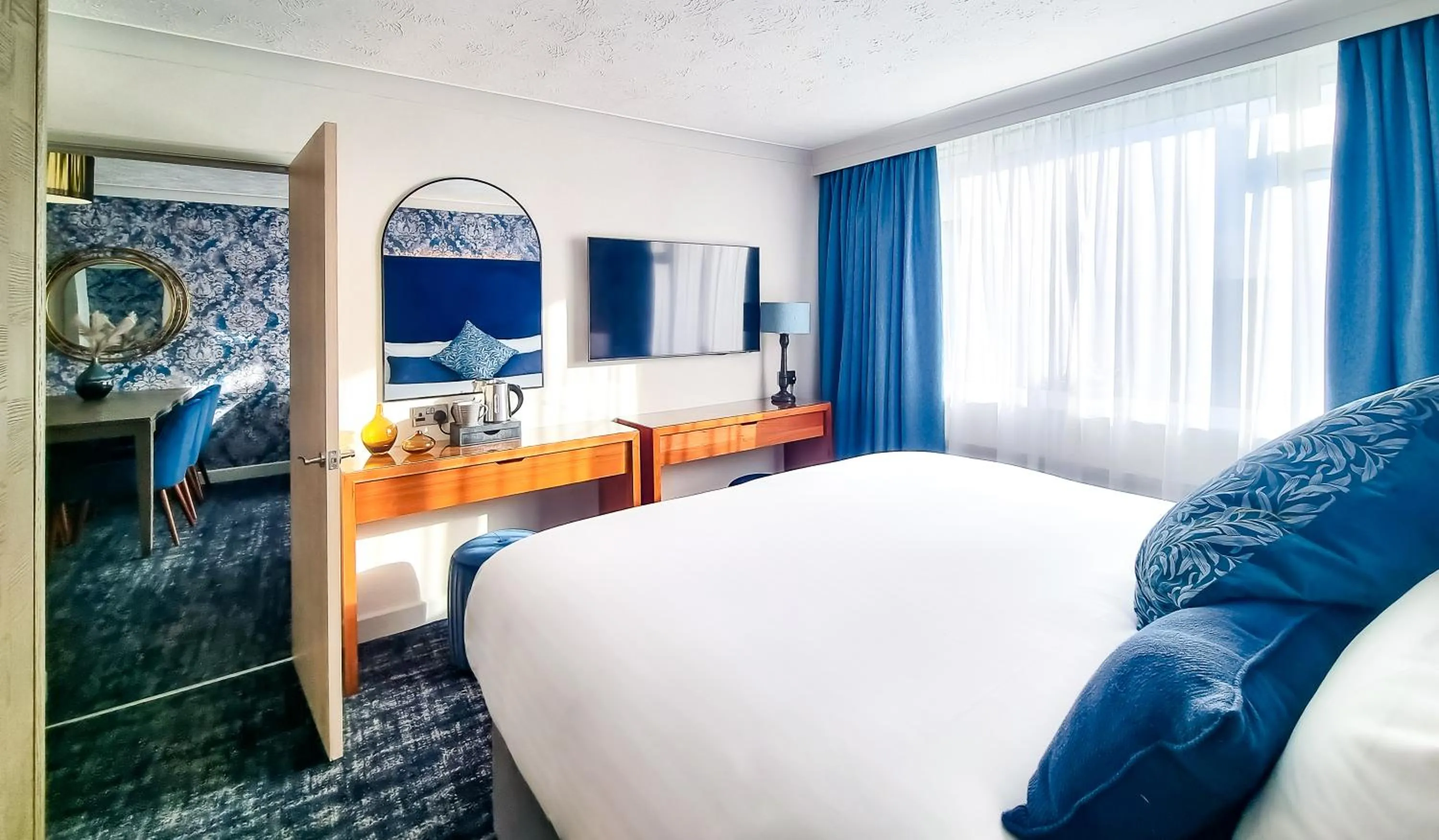 Bedroom, Bed in Cedar Court Hotel Huddersfield