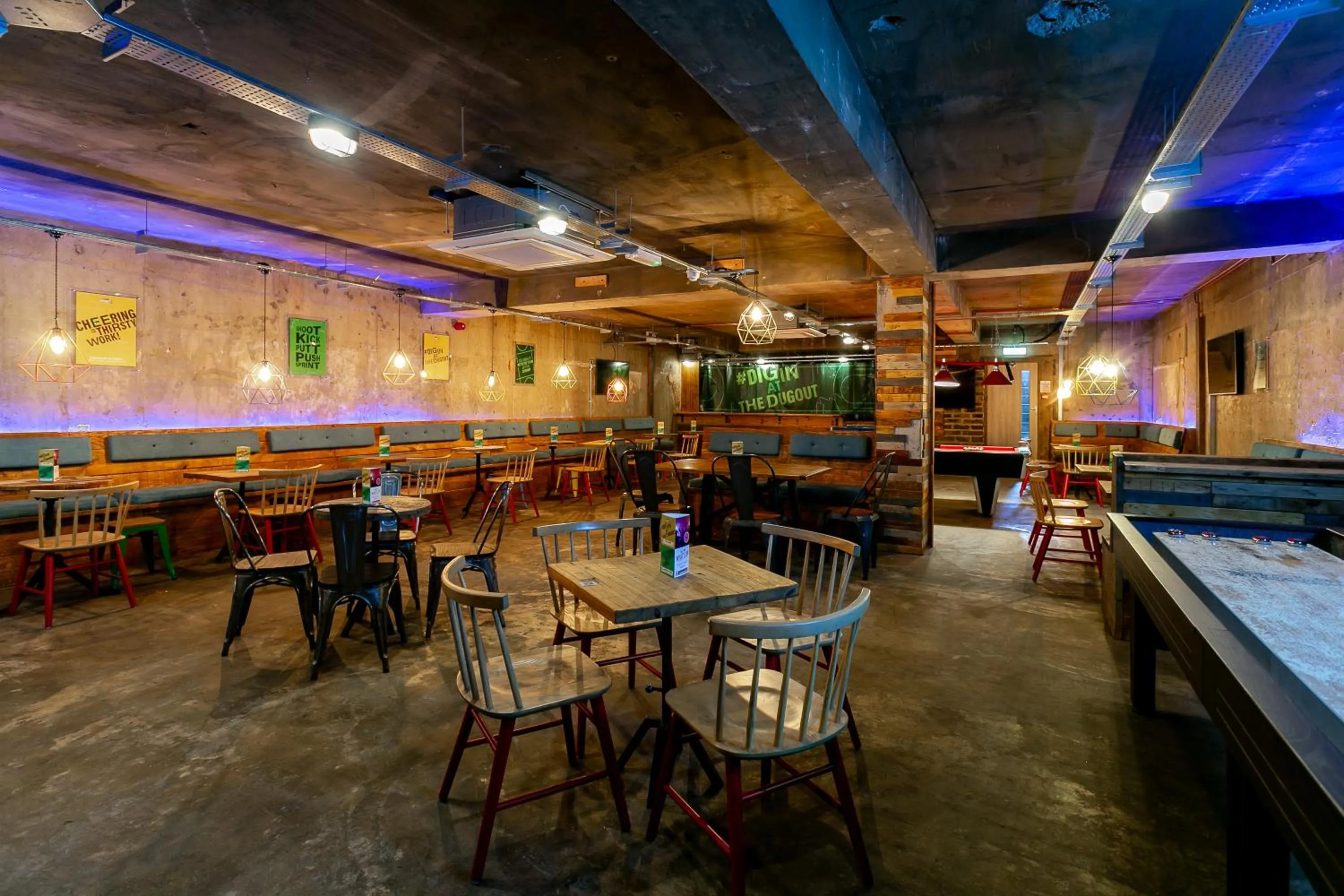 Lounge or bar in Cedar Court Hotel Huddersfield