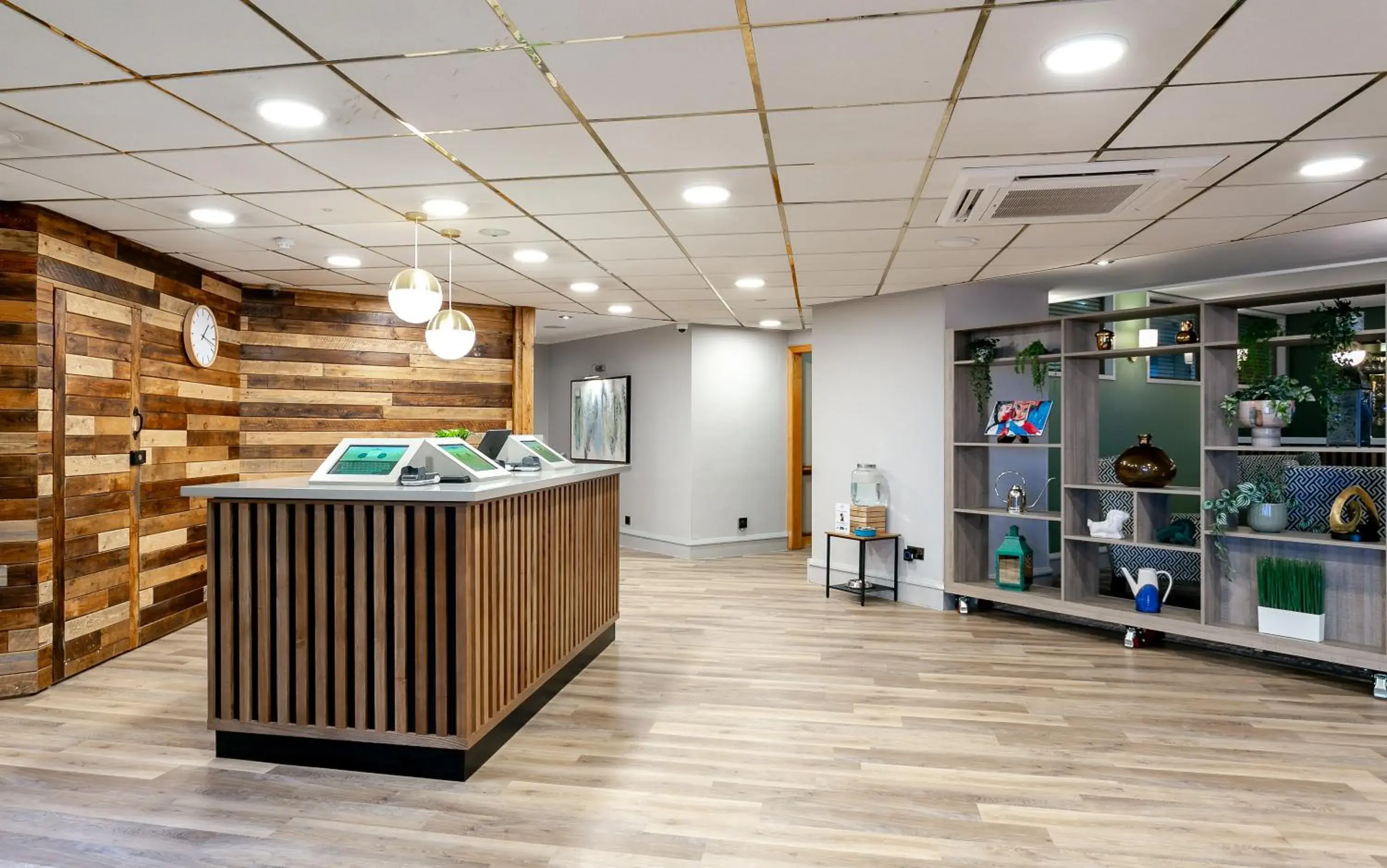 Lobby or reception in Cedar Court Hotel Huddersfield Lobby or reception in Cedar Court Hotel Huddersfield