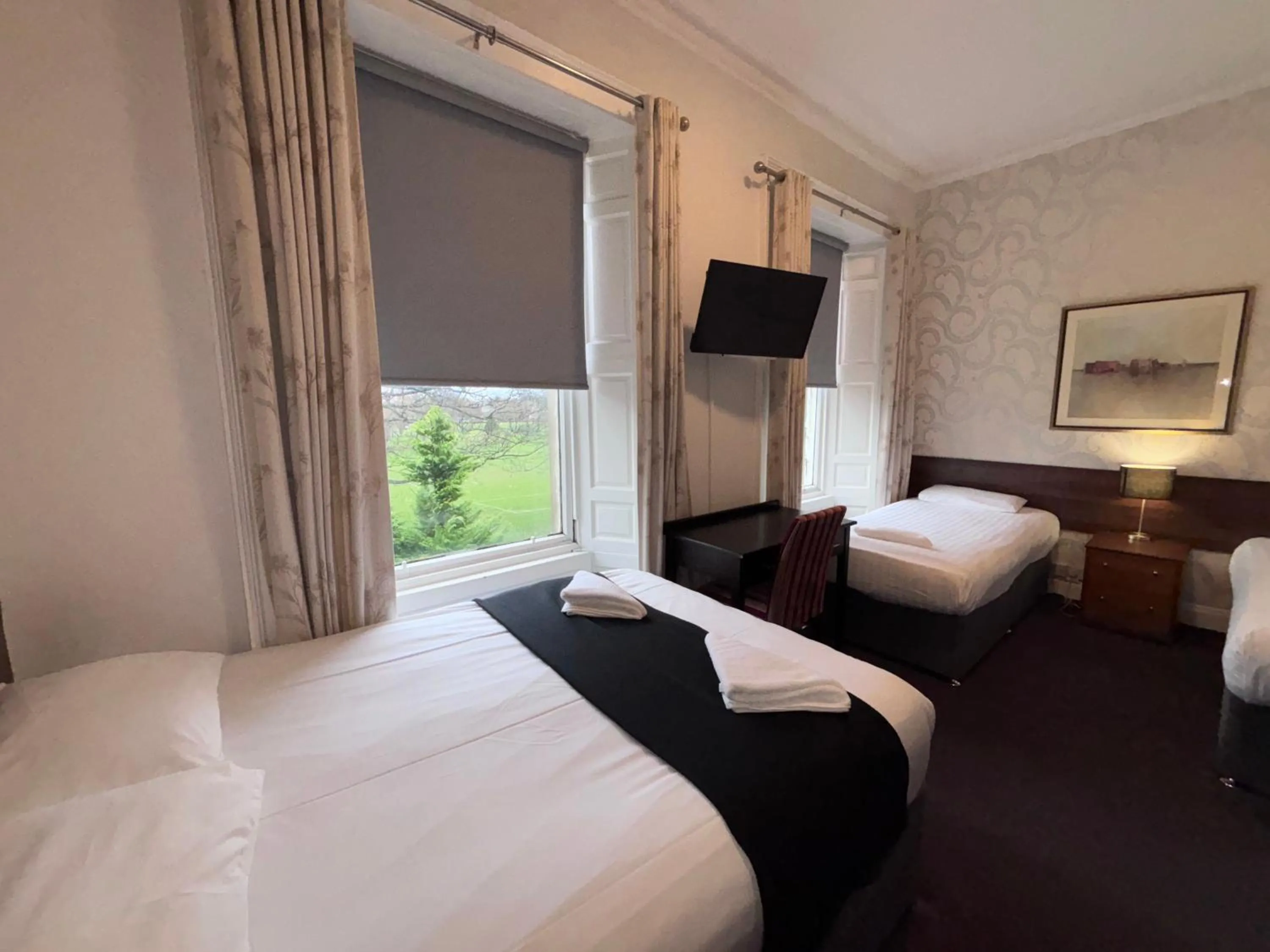 Bedroom, Bed in Park View House