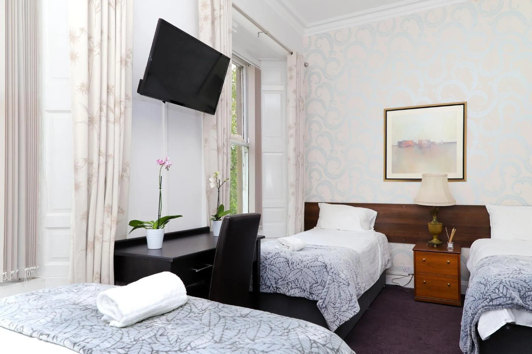 Photo of the whole room, Bed in Park View House