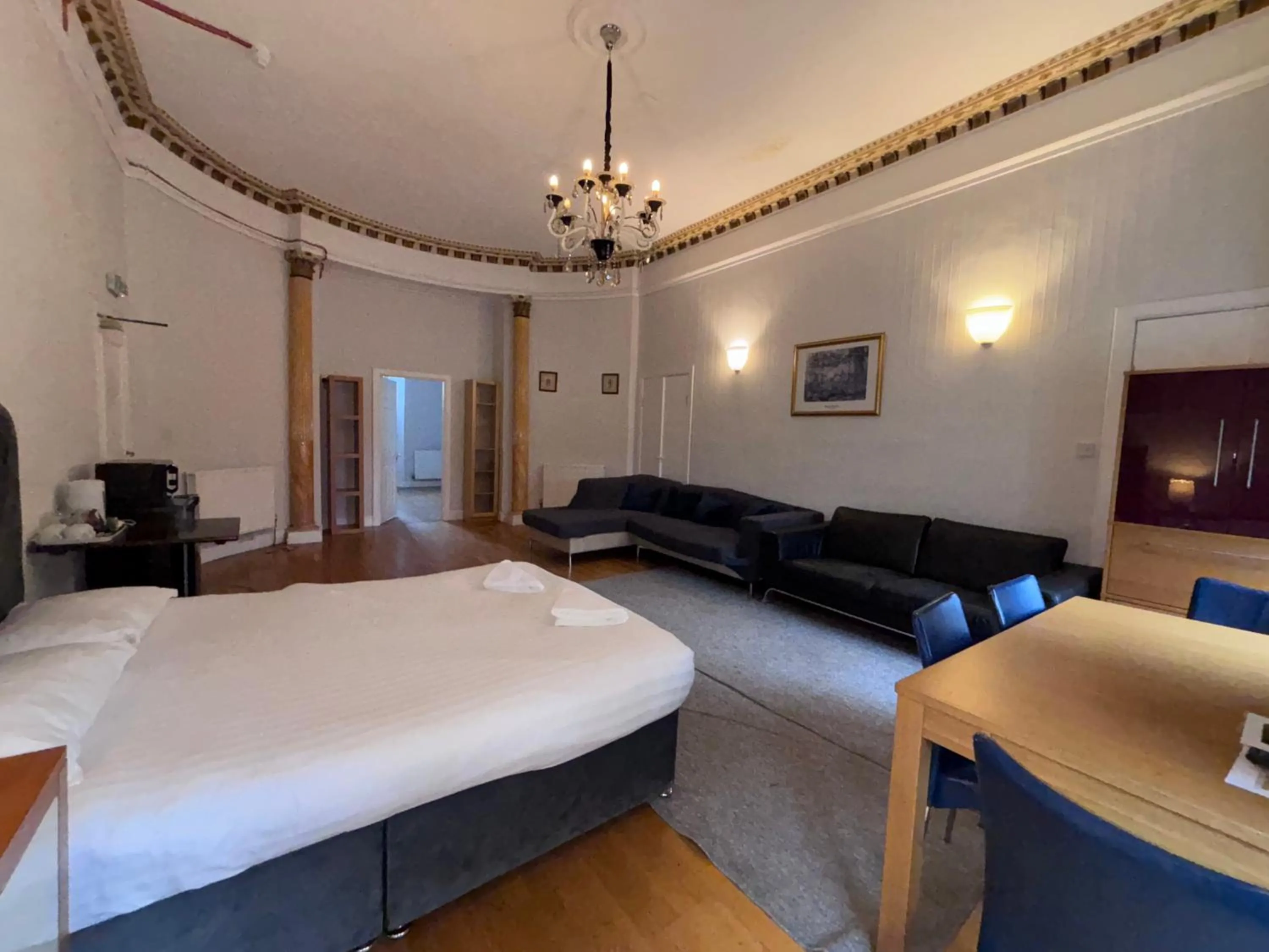 Living room, Bed in Park View House