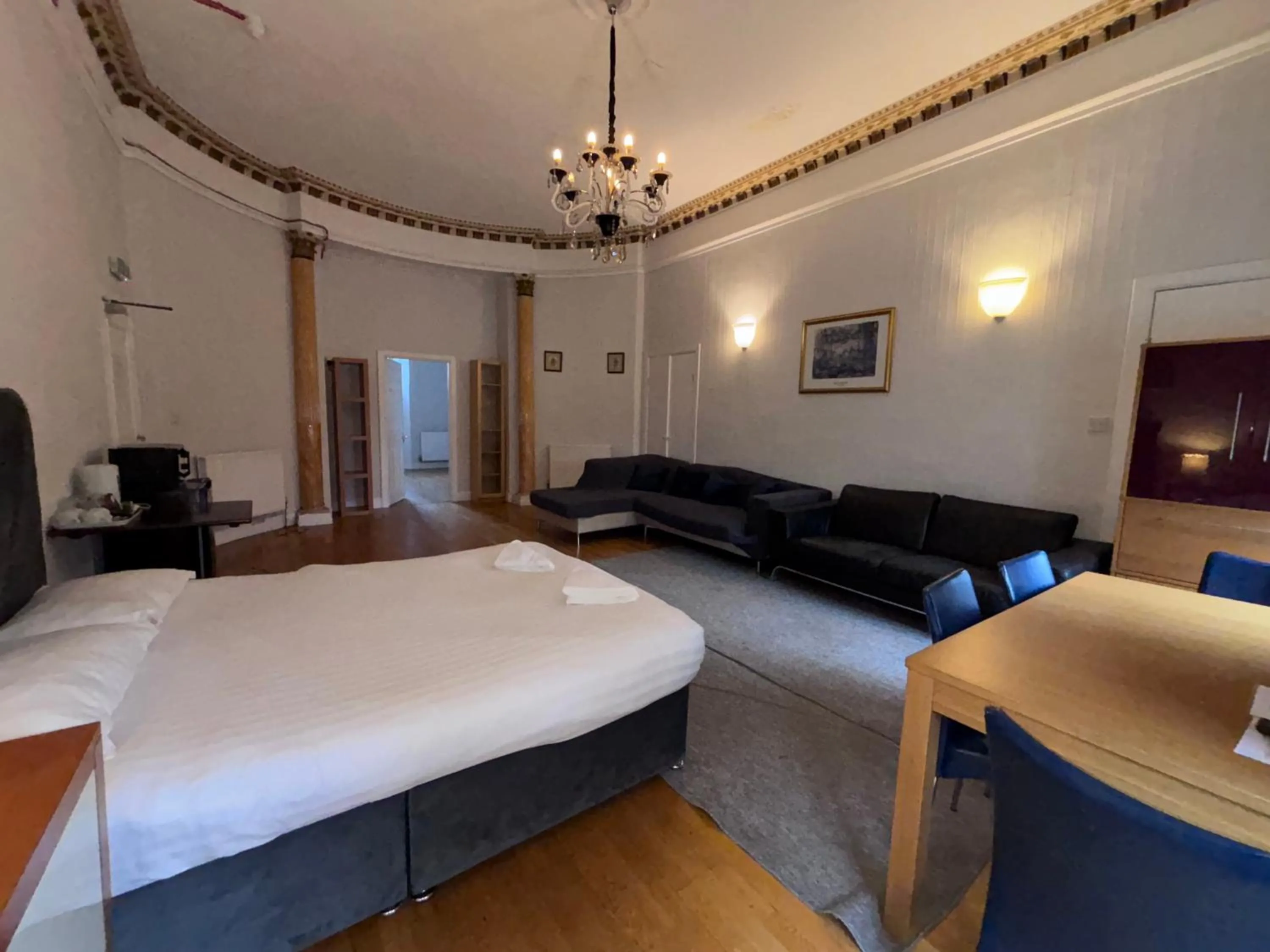 Living room, Bed in Park View House