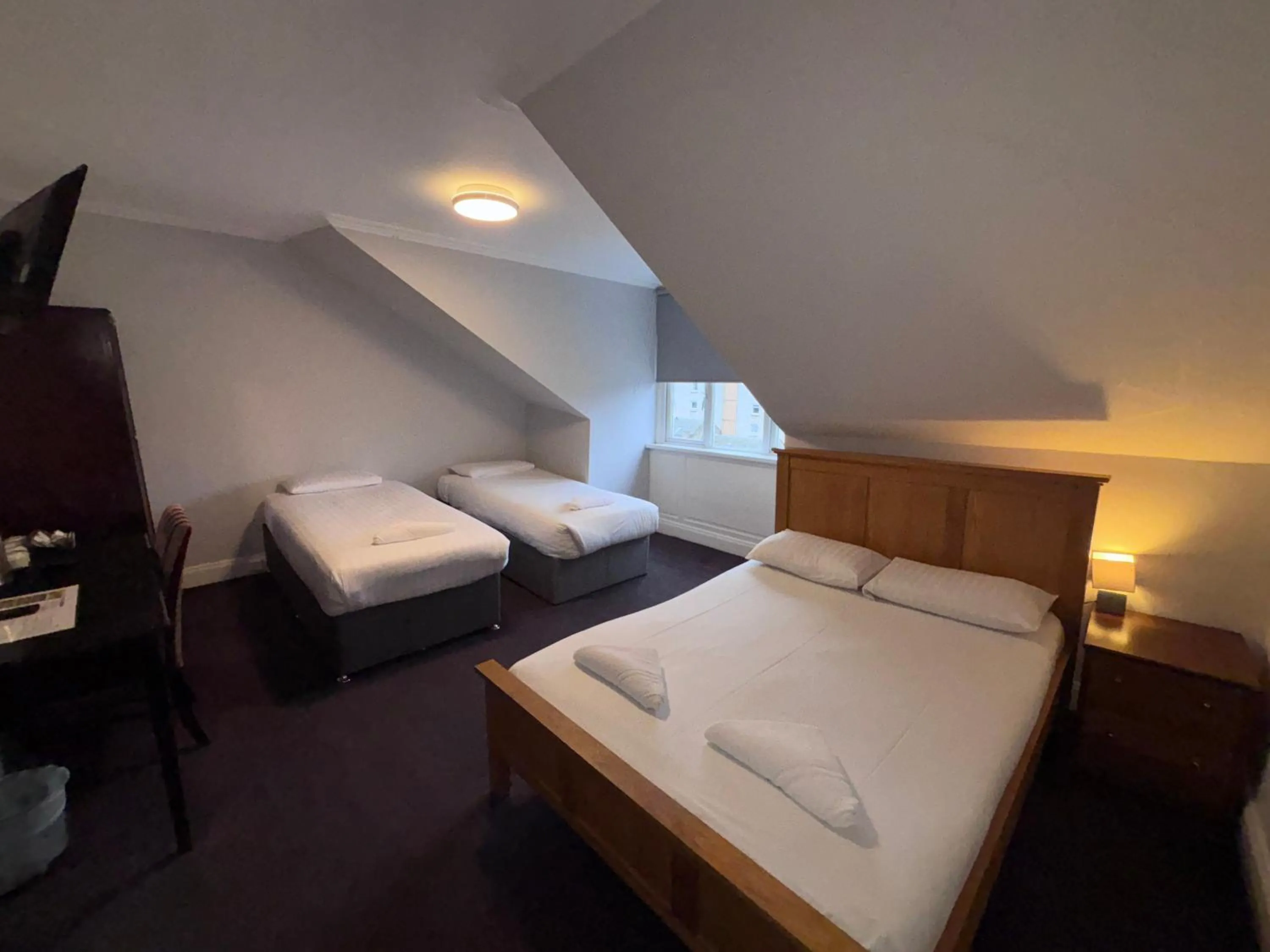 Bedroom, Bed in Park View House