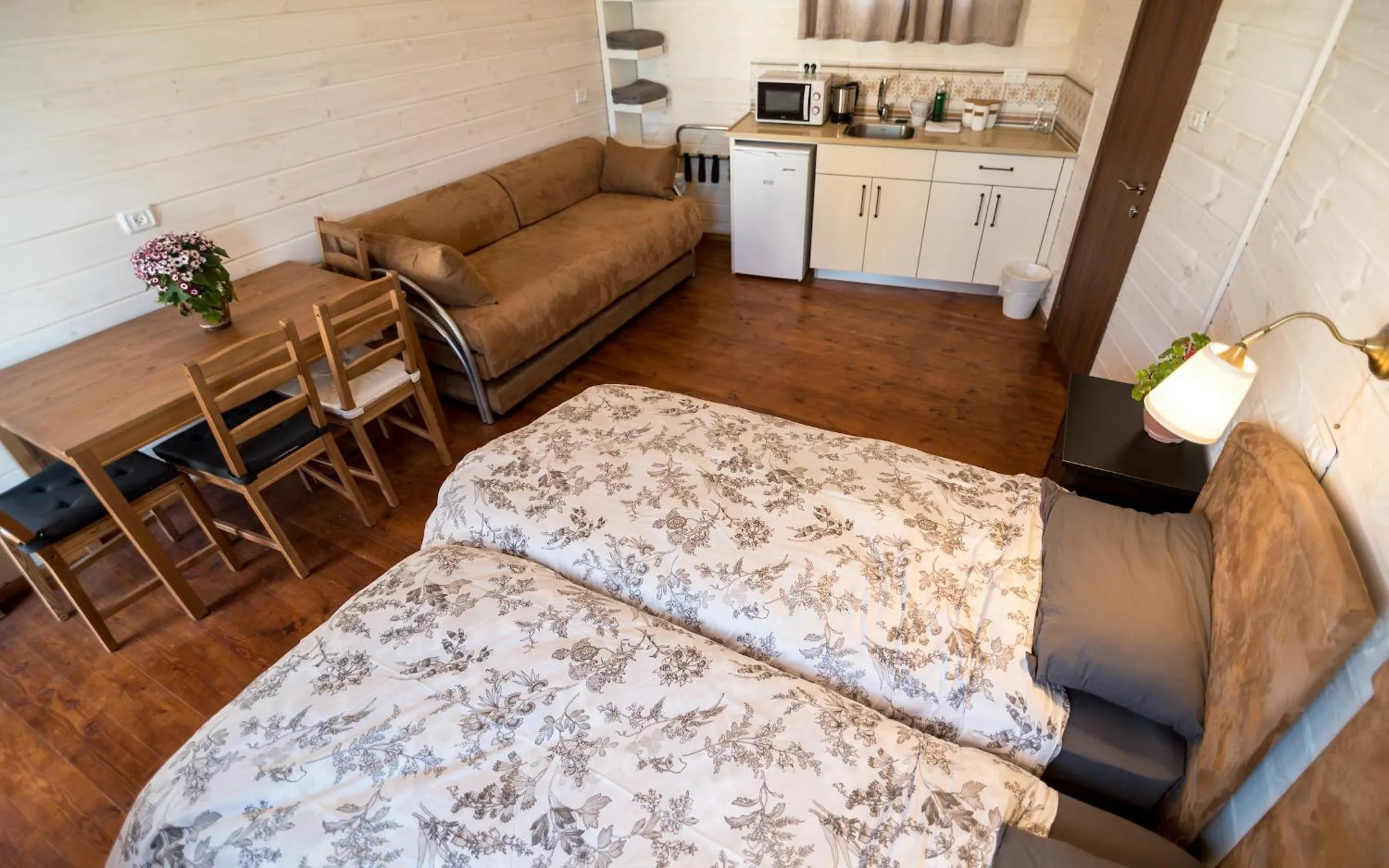 Floor plan, Bed in Myrtle the Turtle Guesthouse