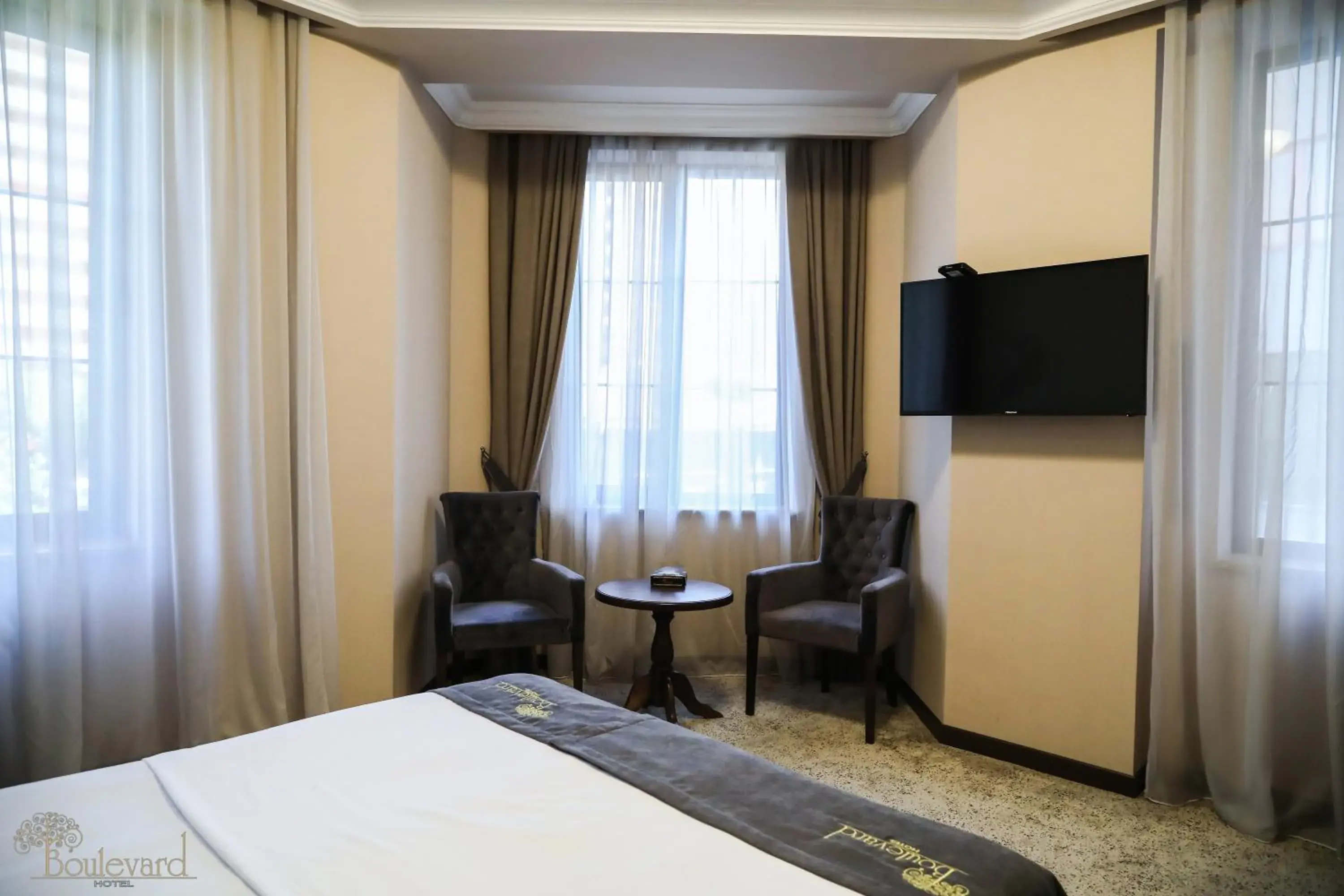 Photo of the whole room, Bed in Boulevard Hotel Photo of the whole room, Bed in Boulevard Hotel