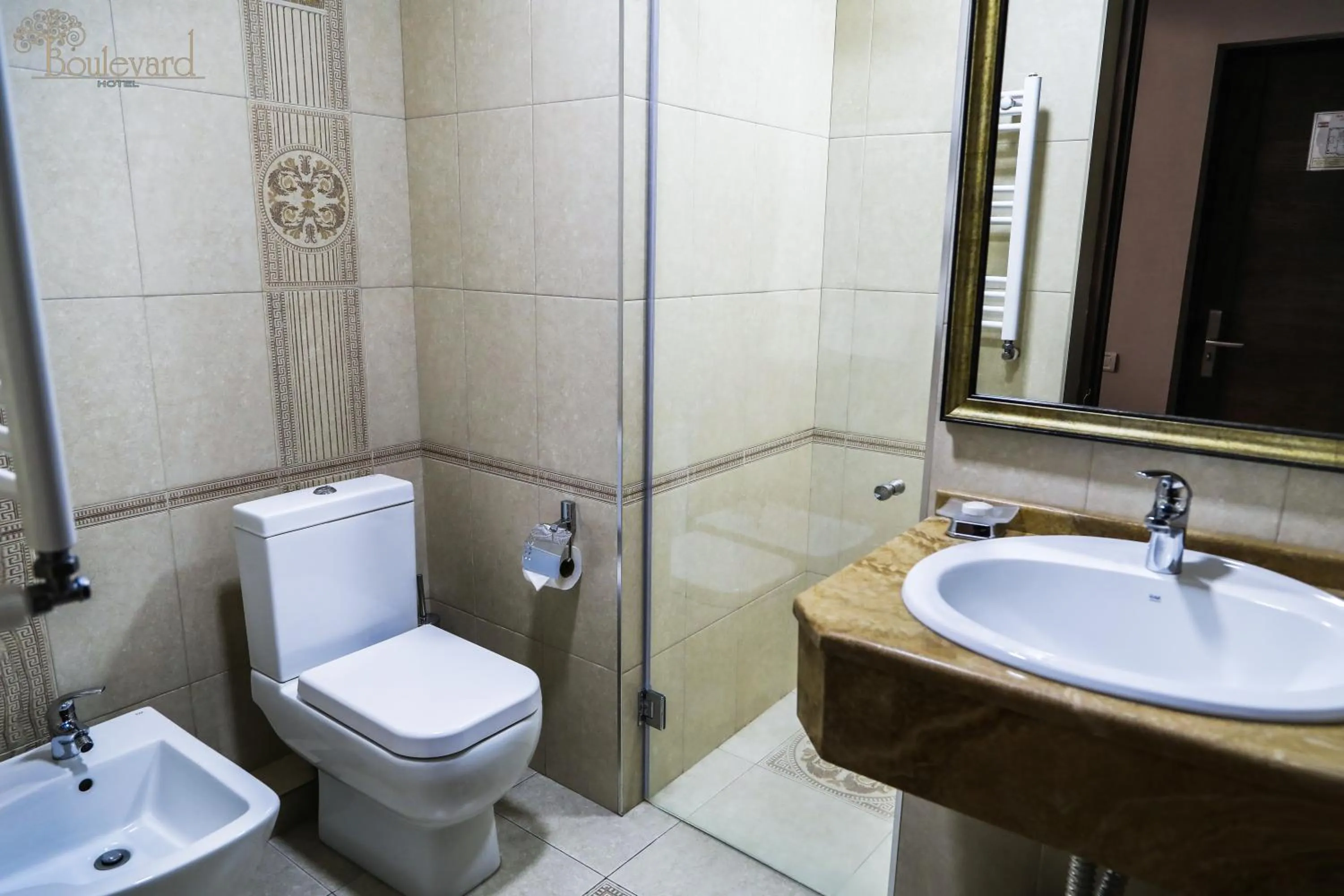 Toilet in Boulevard Hotel