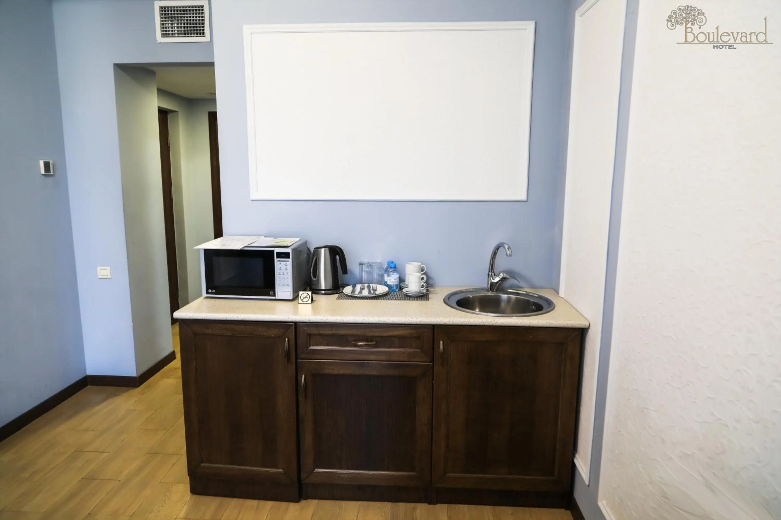 Coffee/tea facilities in Boulevard Hotel