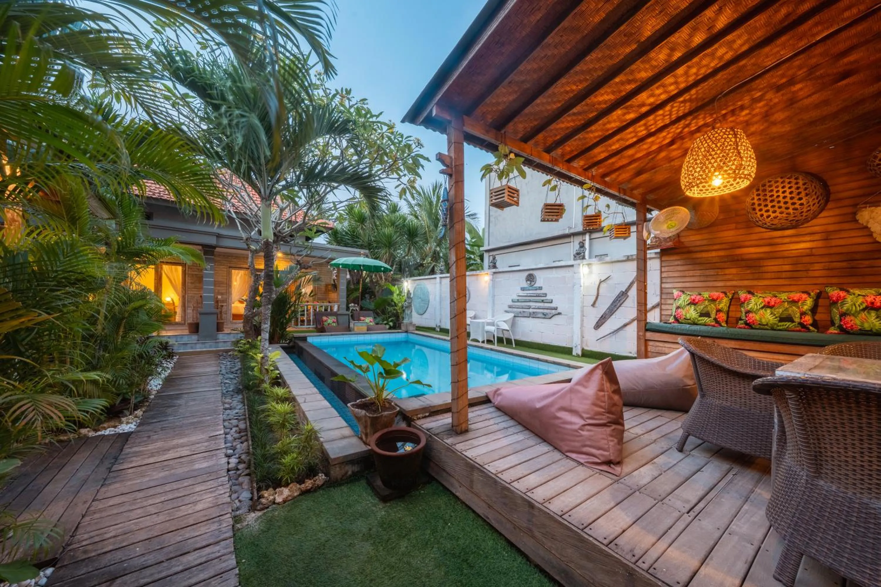 Swimming pool in Kakiang Guesthouse