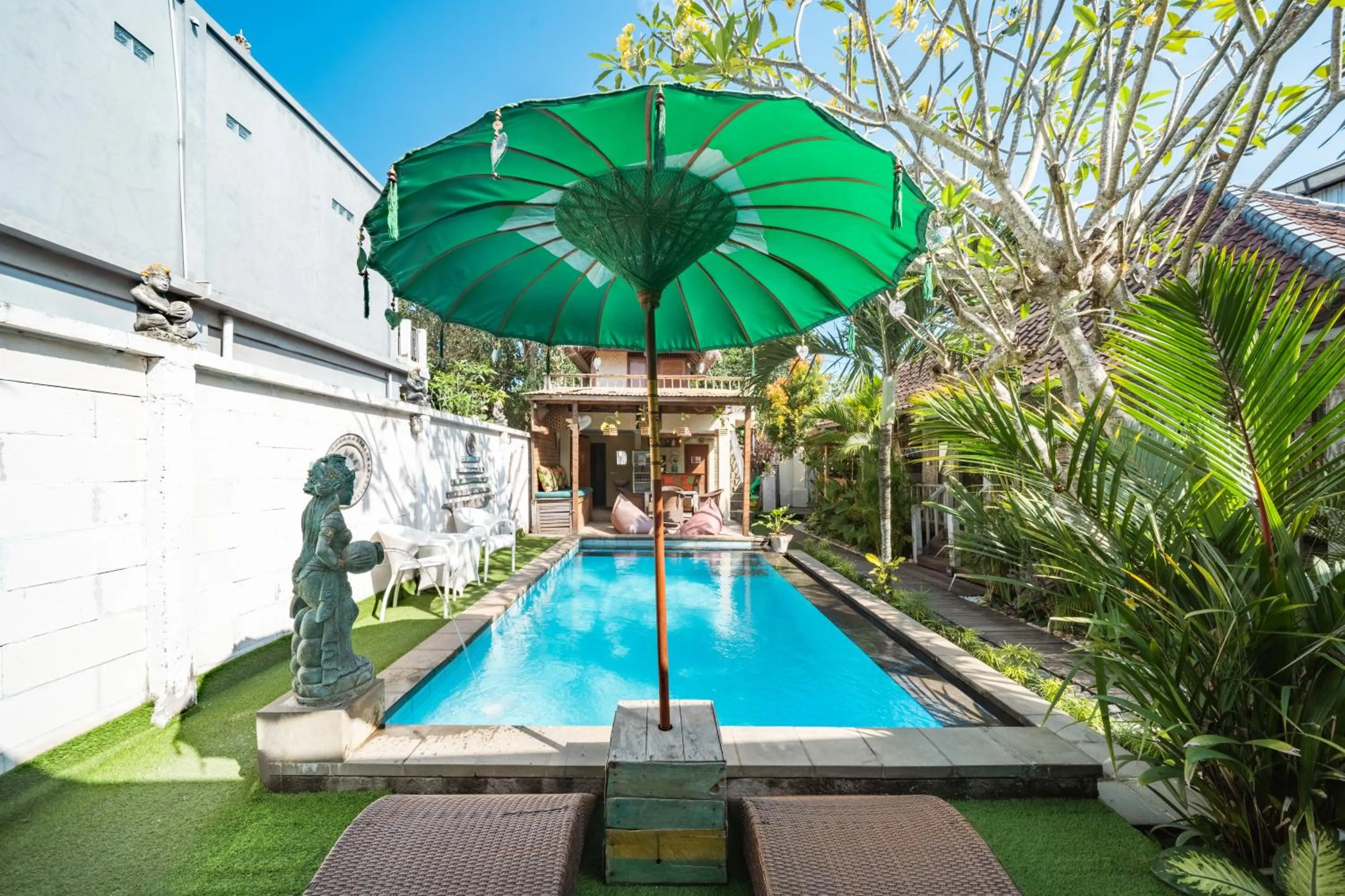 Swimming pool in Kakiang Guesthouse