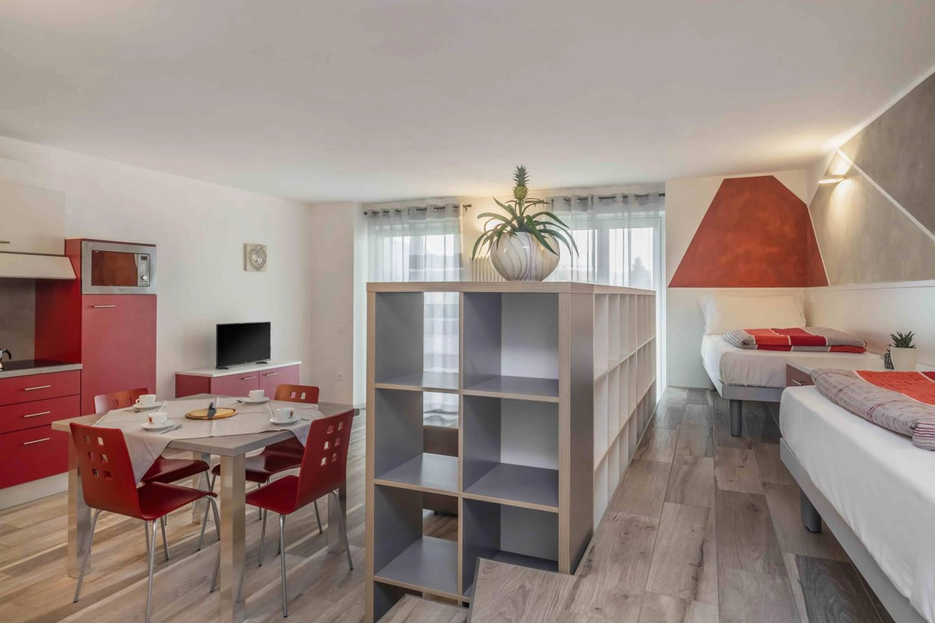 Dining area, Bed in Appartamenti Decarli