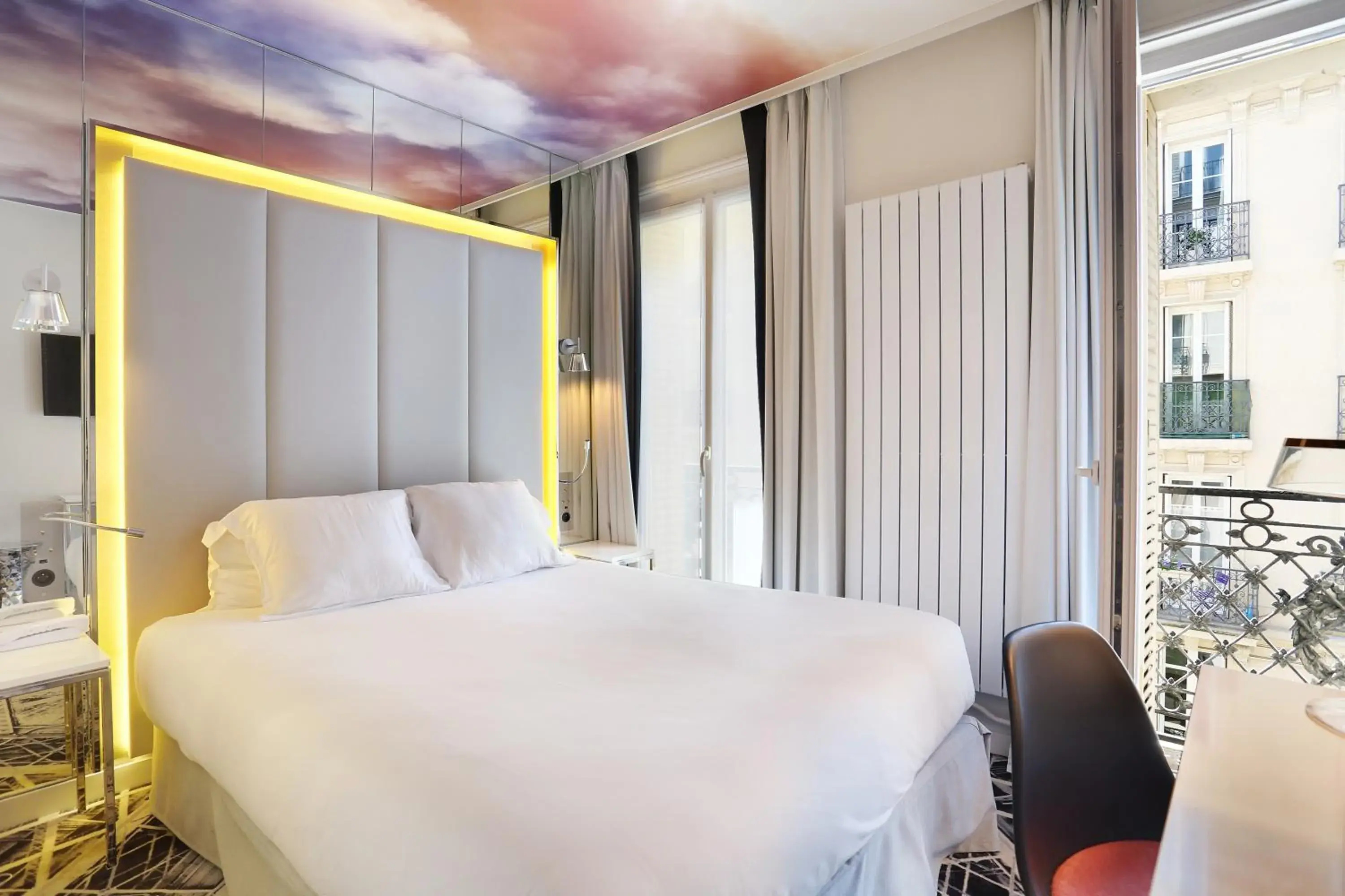 Bed in Nouvel Hôtel Eiffel Bed in Nouvel Hôtel Eiffel